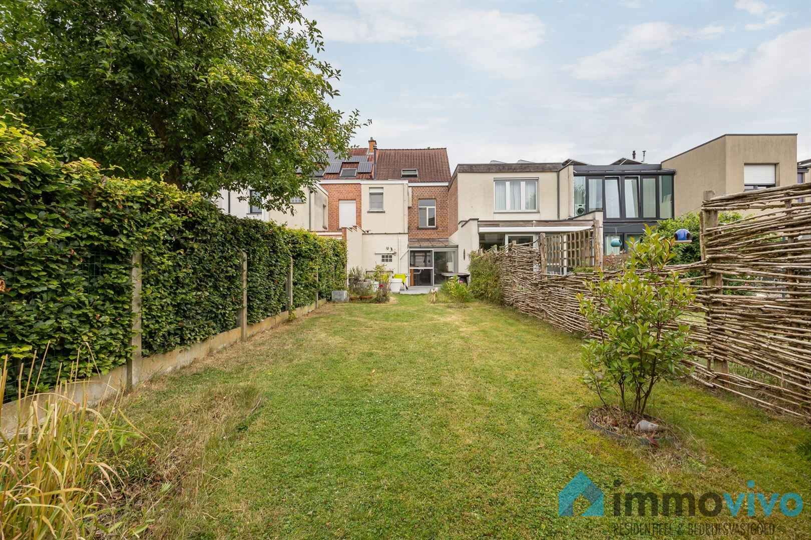 Woning met privé oprit en vier slaapkamers foto 4