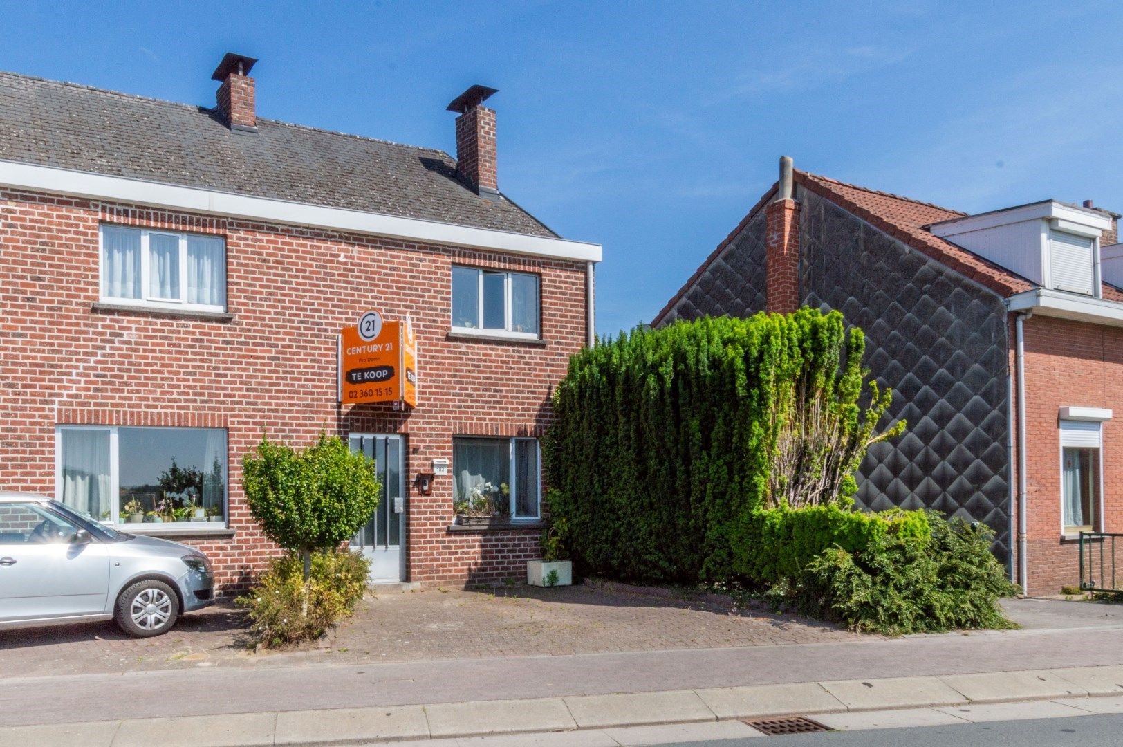 DRIEGEVEL WONING MET 2 SLAAPKAMERS & TUIN ! foto 2