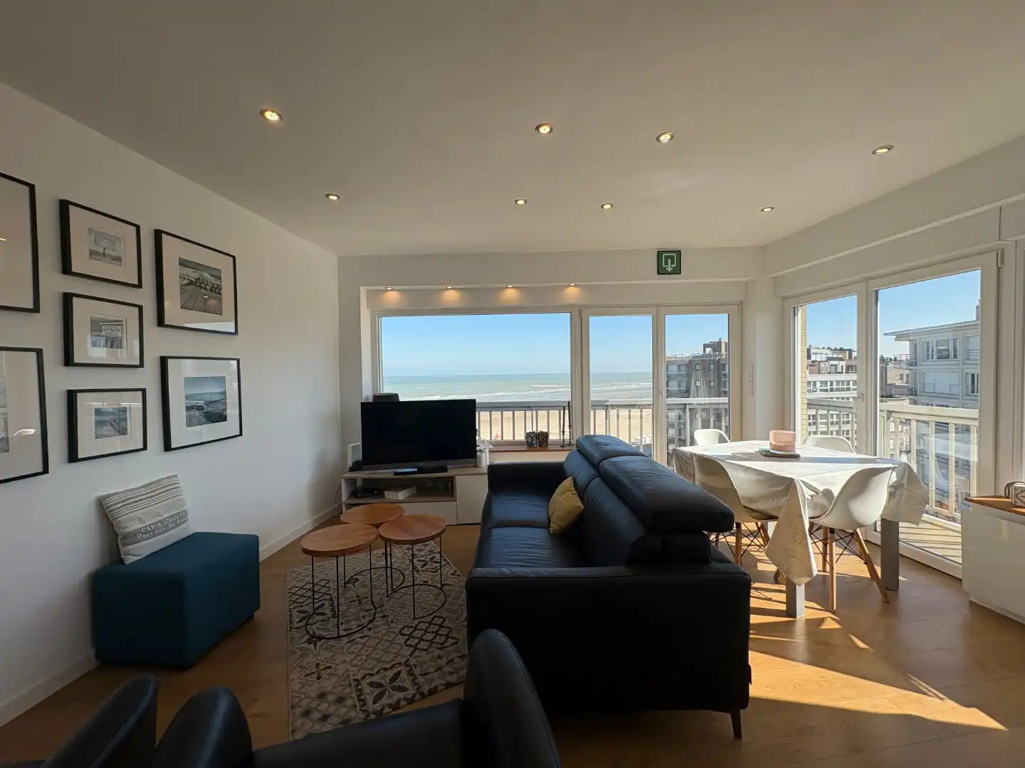 Stijlvol vernieuwd hoekappartement op de 6e verdieping met fenomenaal zeezicht foto {{pictureIndex}}