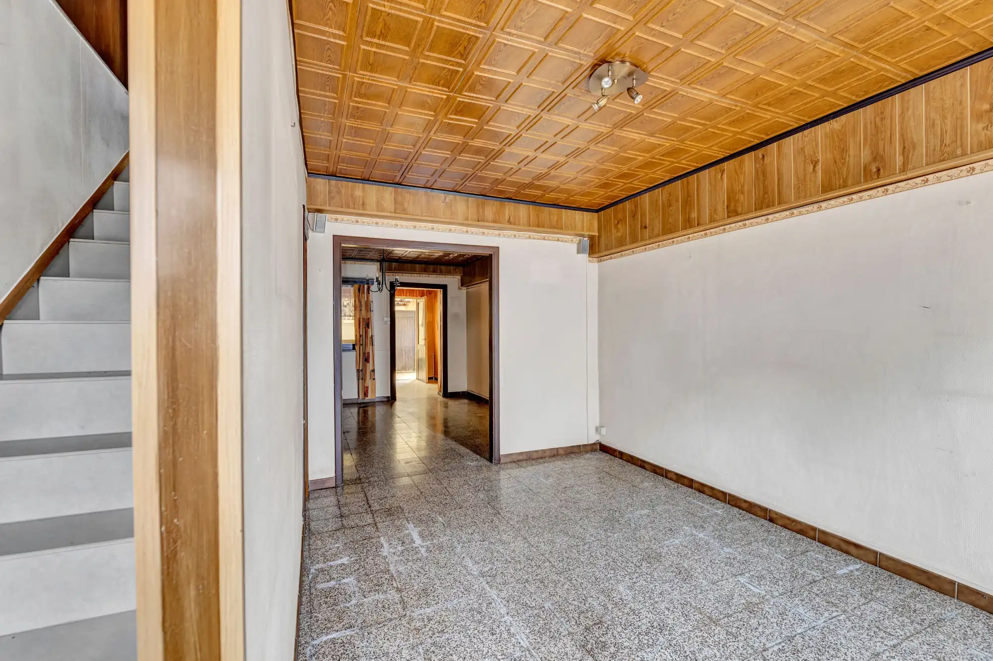 Ruime woning met veel potentieel en grote garage (80m²) foto 16