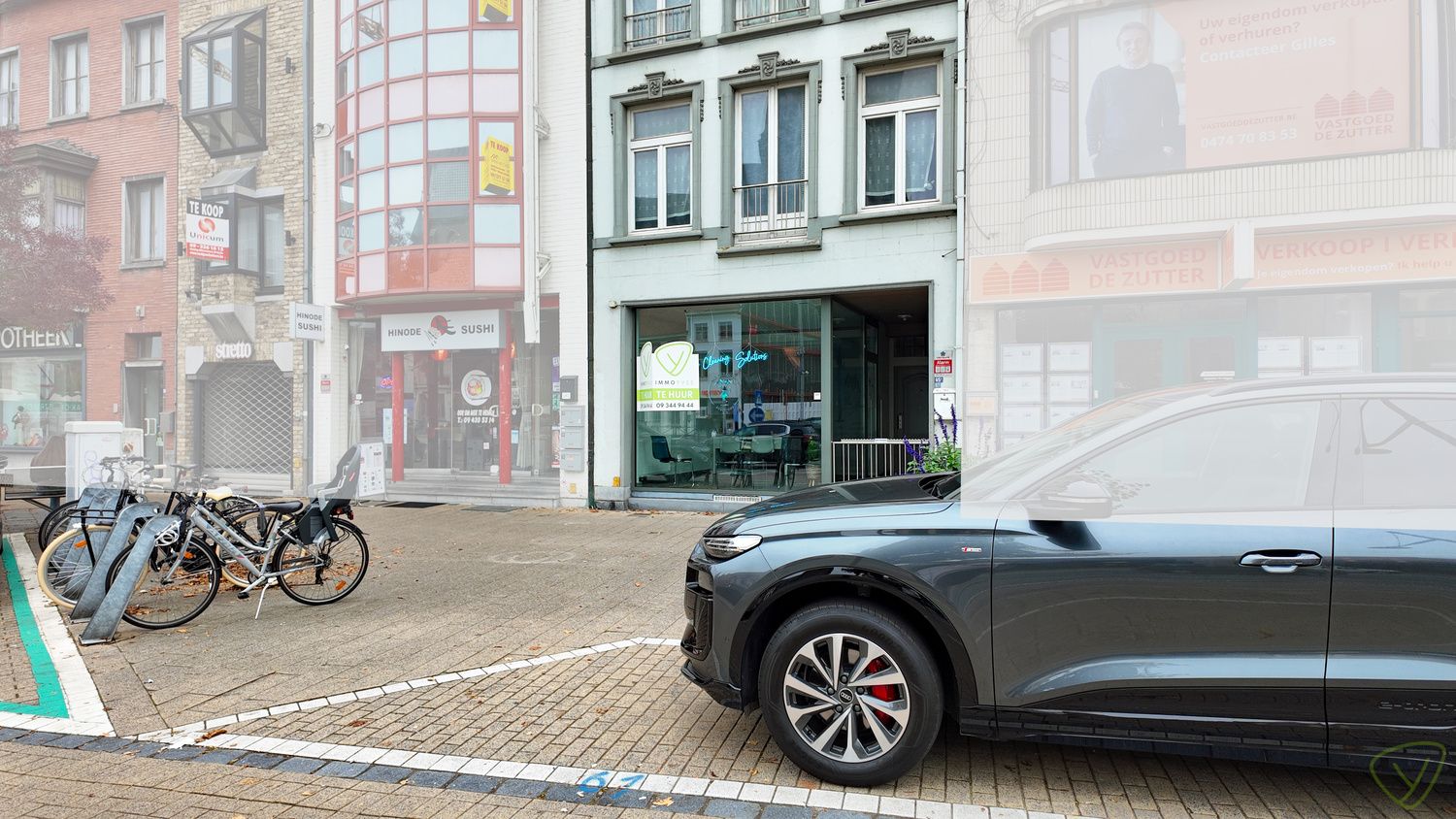 Ruime handelsruimte gelegen op de Markt van Eeklo! foto {{pictureIndex}}