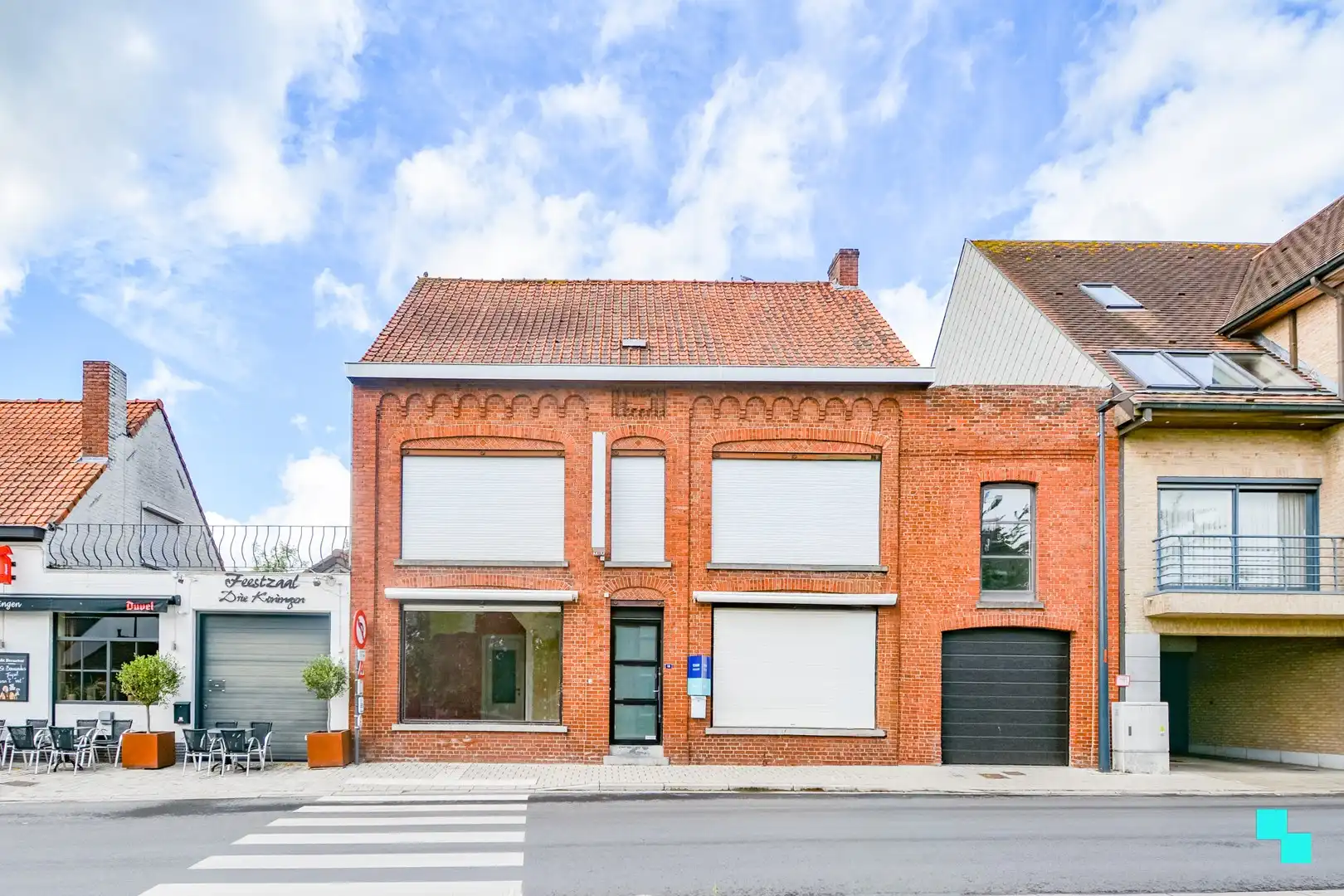 Centraal gelegen handelspand of kantoor te Gits foto {{pictureIndex}}