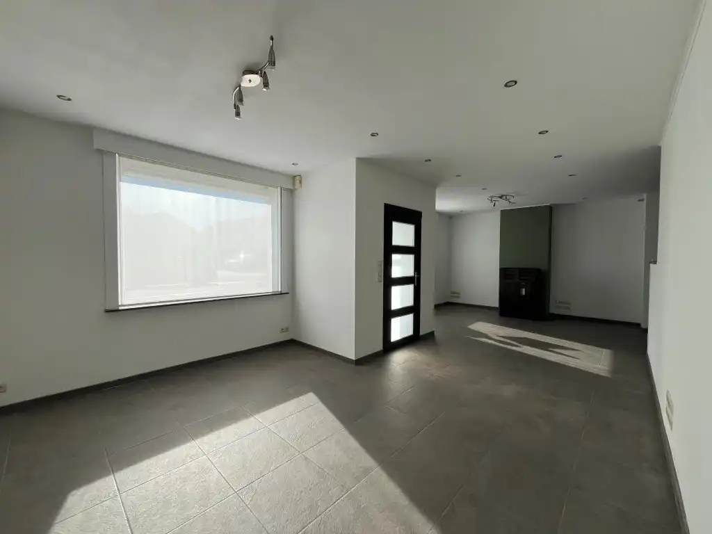 Langemark – Halfopen woning met 3 slaapkamers, tuin en carport foto 3