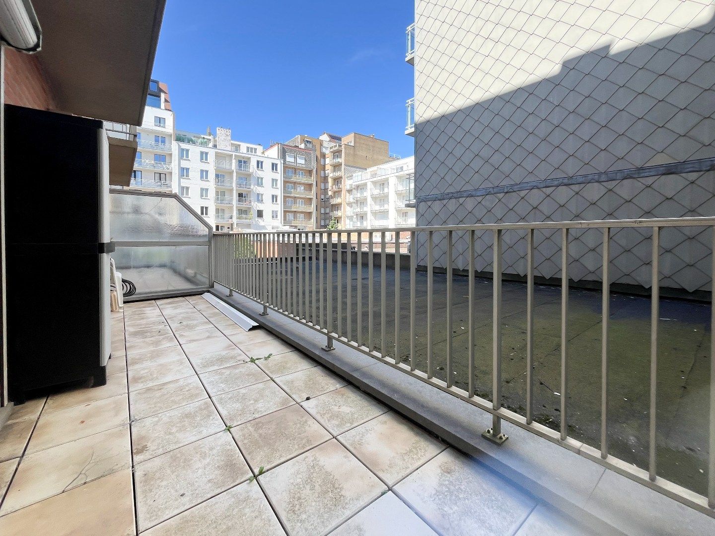 Appartement met zijdelings zeezicht  en zicht op de Kustlaan en met een ruim terras. foto 16