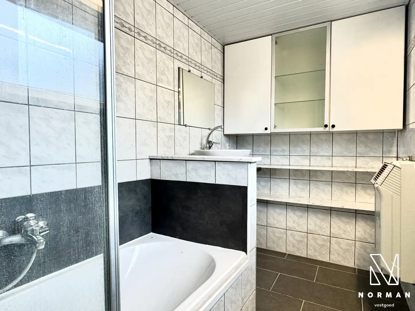 Woning met 2 slaapkamers en terras in Harelbeke te huur! foto 11