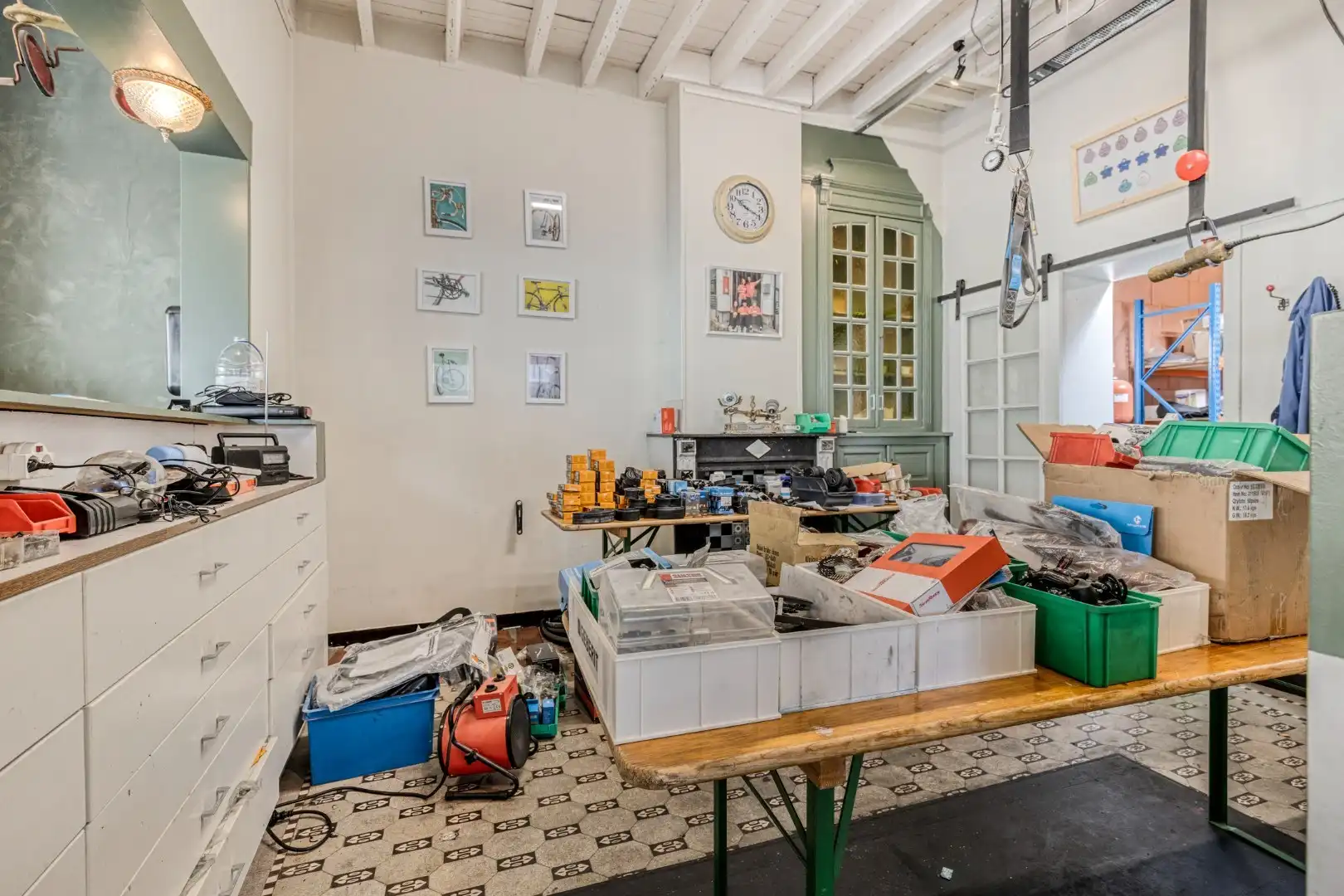 Commercieel pand met verder af te werken appartement en garage op topligging! foto 8