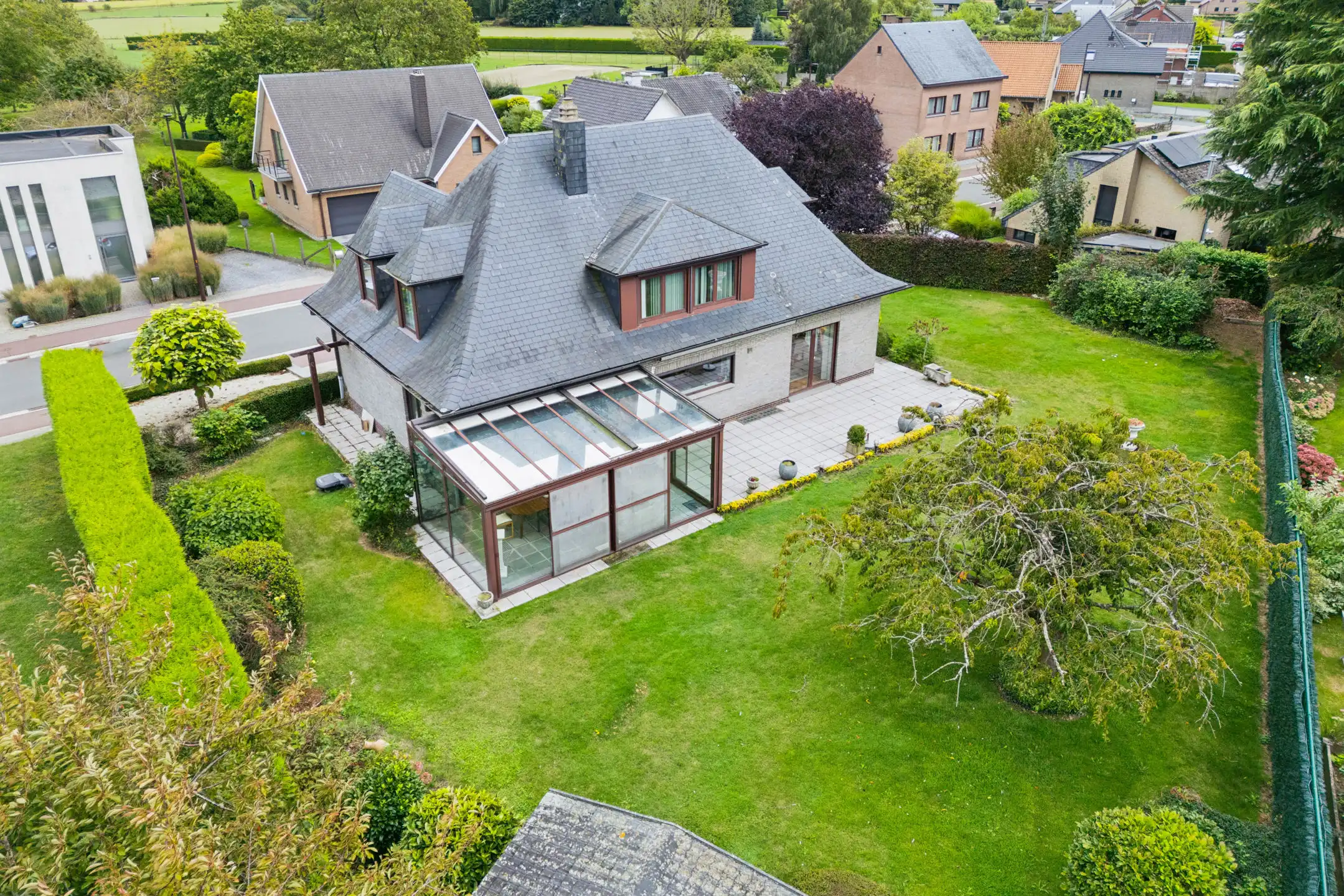Ruime villa met mooie tuin in het landelijke Lennik foto 27