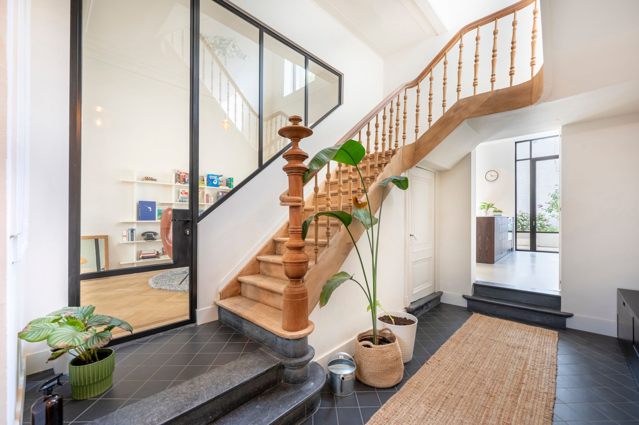 ANTWERPEN-ZUID - Gerenoveerd herenhuis met tuin  foto 2