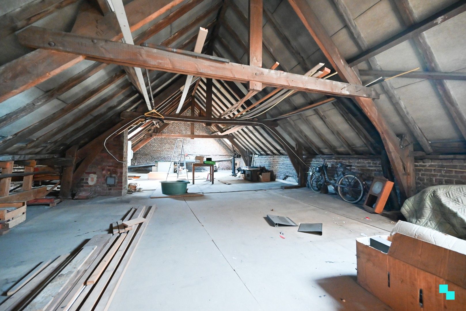 Neoclassicistisch getinte burgerwoning in hartje Izegem foto 31