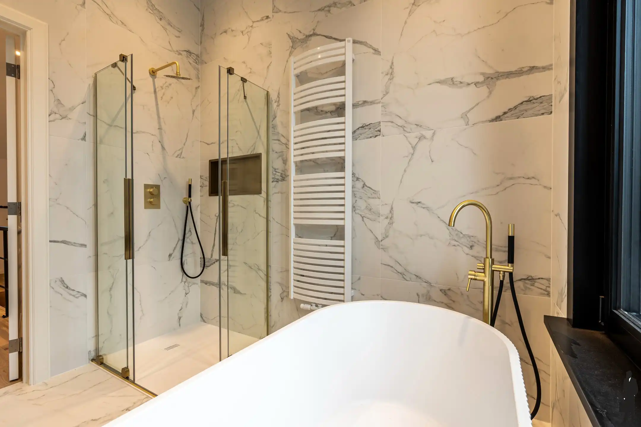Luxe gerenoveerde woning met 4 slpk, 2 bdk en zonnige tuin foto 18