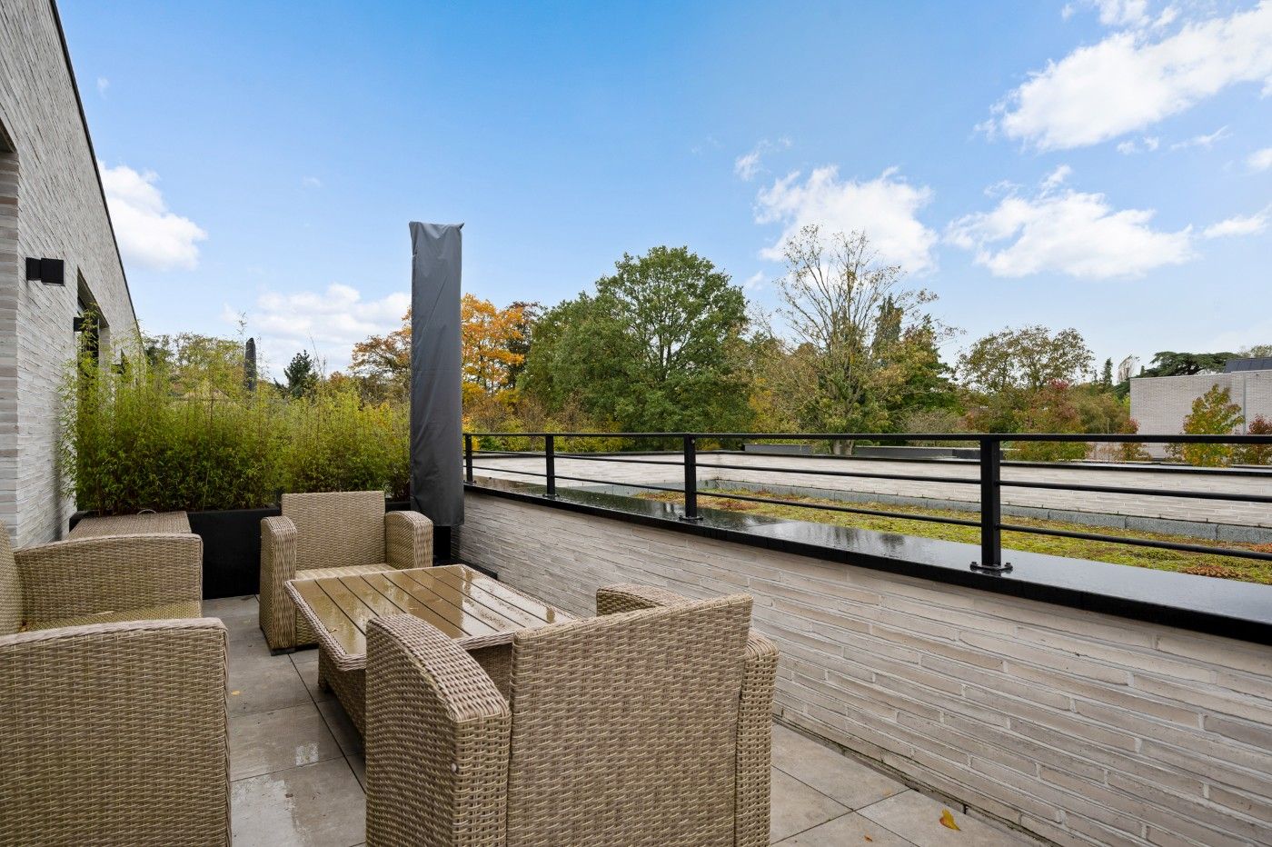 Instapklaar app. op 1ste verd. met 2 slpk., terras en autostaanplaats foto 19