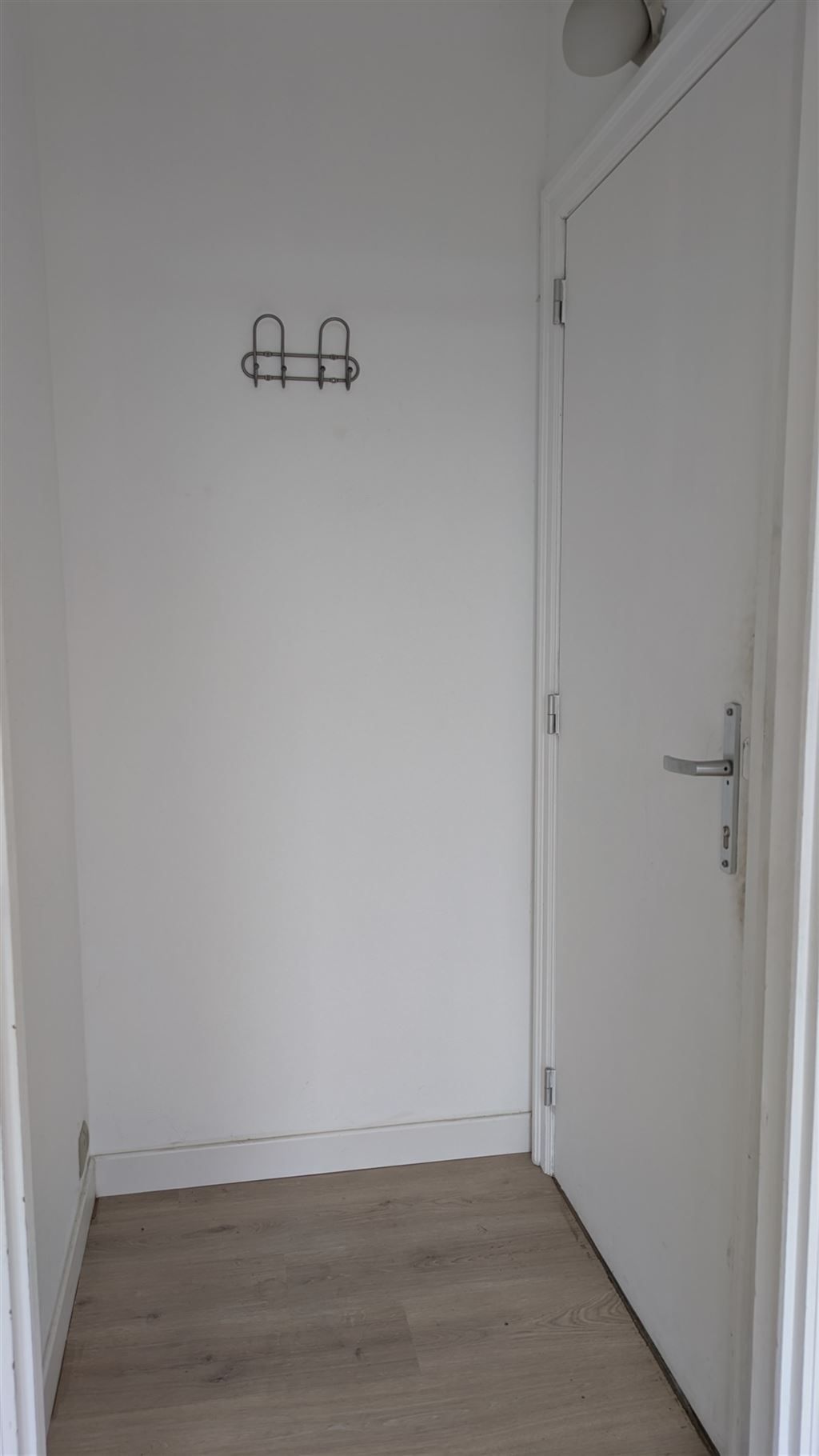 Ongemeubelde studio met groot terras foto 6