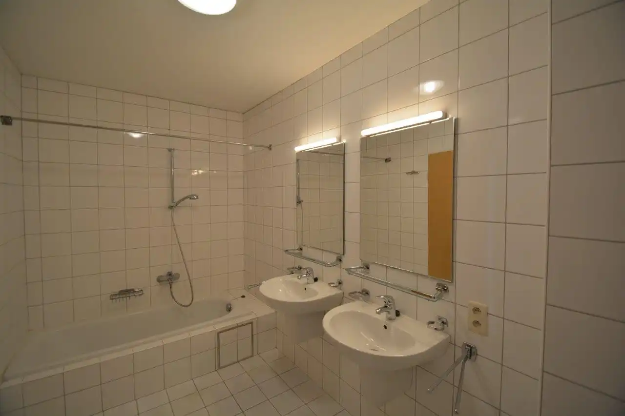 APPARTEMENT MET 2 SLK, TERRAS EN  GARAGEBOX! foto 4