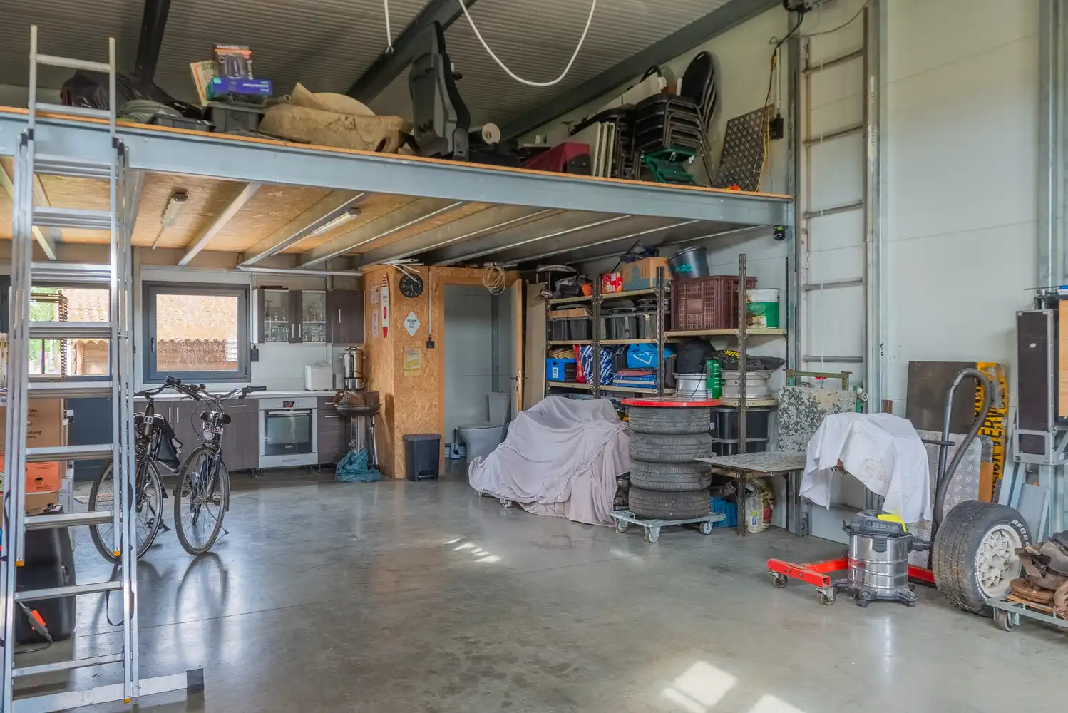 Halfopen woning op een perceel van 532 m² met ruime garage/werkplaats foto 28