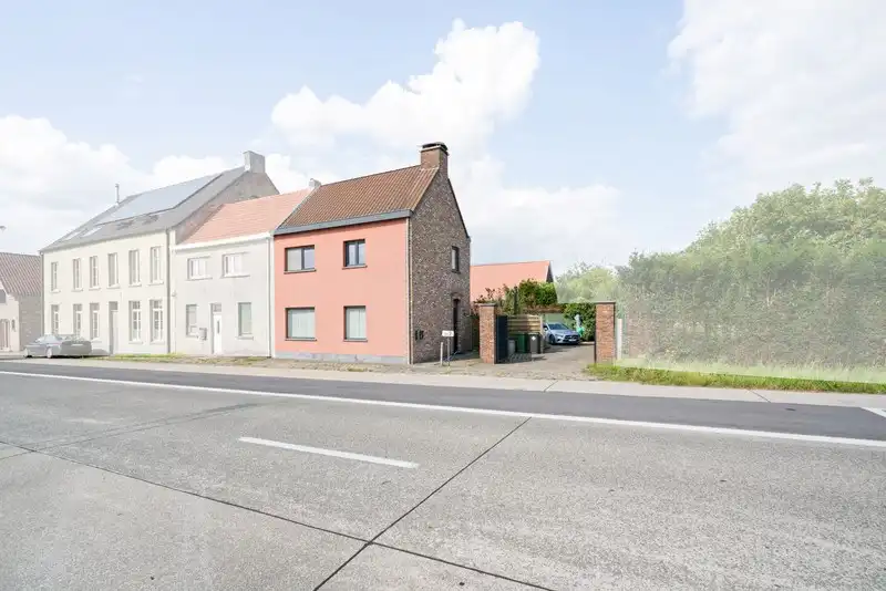 Ruime halfopen bebouwing met 3 slaapkamers - OORDEGEM foto {{pictureIndex}}