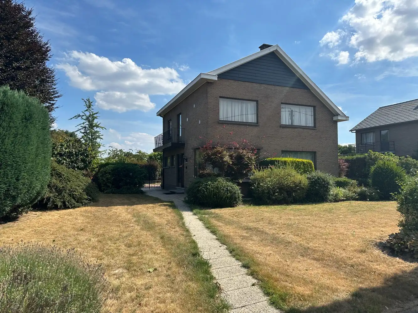 Karaktervolle woning op uitzonderlijk ruim perceel nabij het centrum van Diepenbeek! foto 2