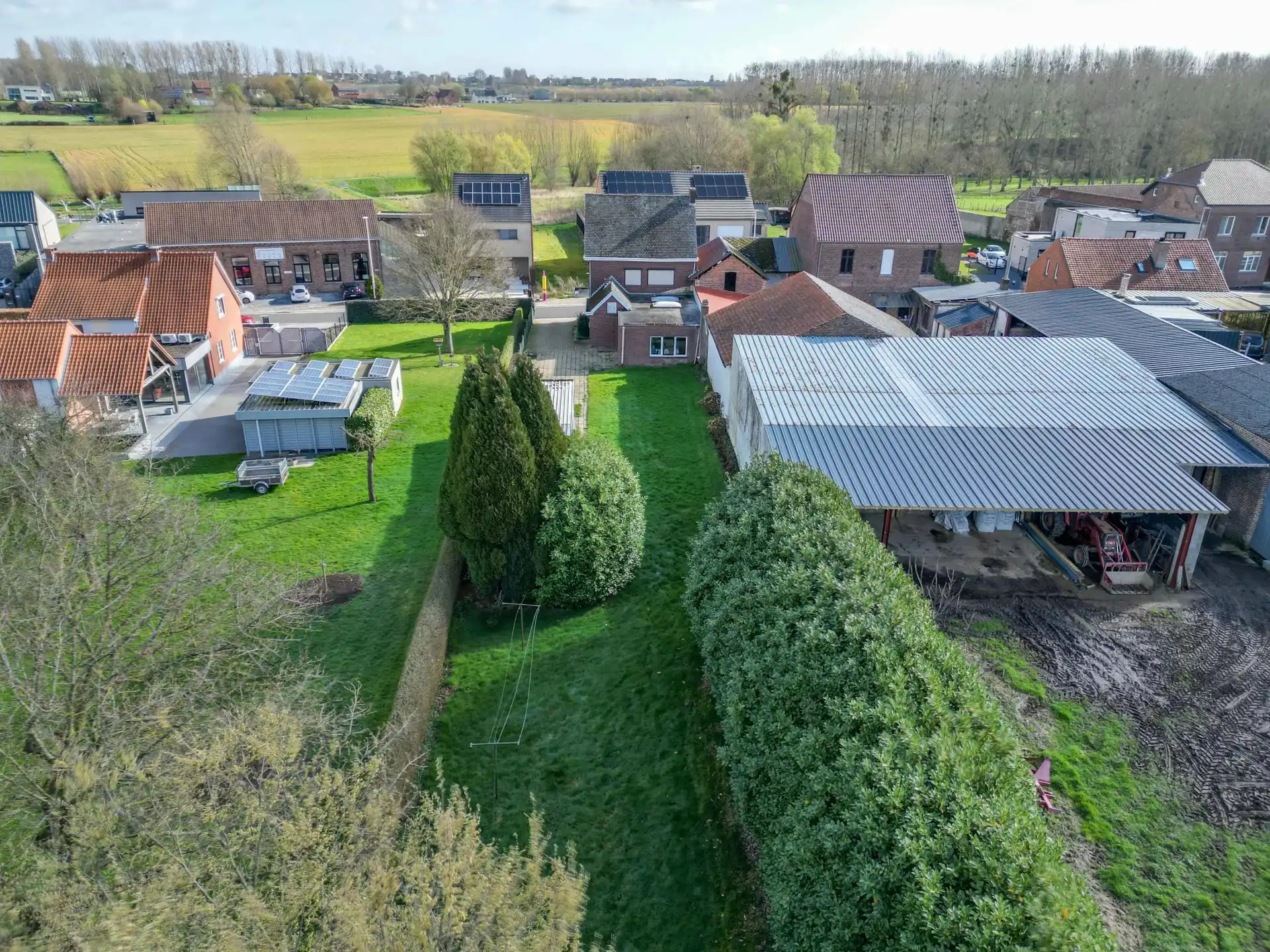 Halfopen bebouwing met 4 slaapkamers en vrijstaande garage foto 3
