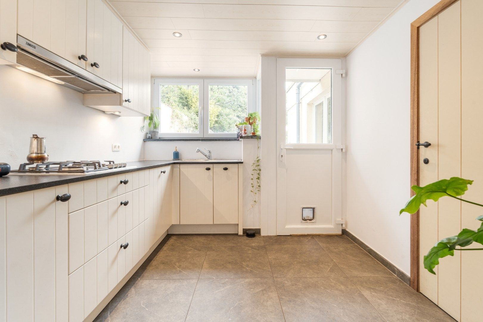 Instapklare en volledig gerenoveerde rijwoning te koop in Oostende – Hennepstraat foto 13