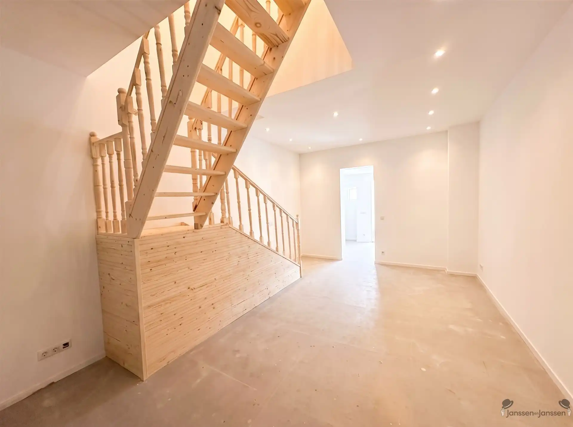 gerenoveerde woning met tuin foto 4