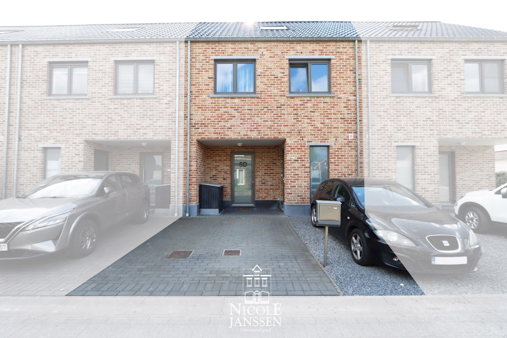 Energiezuinige rijwoning met drie slaapkamers foto {{pictureIndex}}