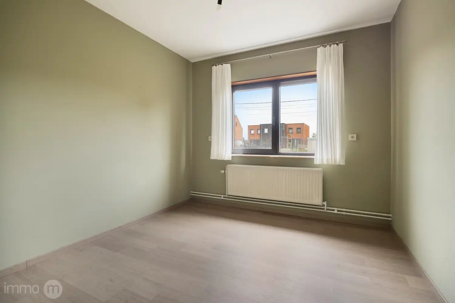 Uitstekend onderhouden open bebouwing met zonnepanelen en 3 tot 5 slaapkamers op prachtig perceel van 55a43ca foto 17