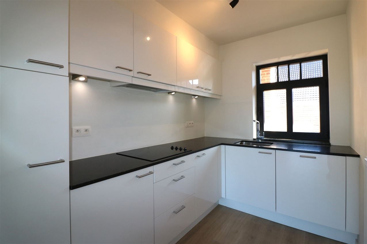 Appartement met 2 slpk., groot terras en autostaanplaats foto 12