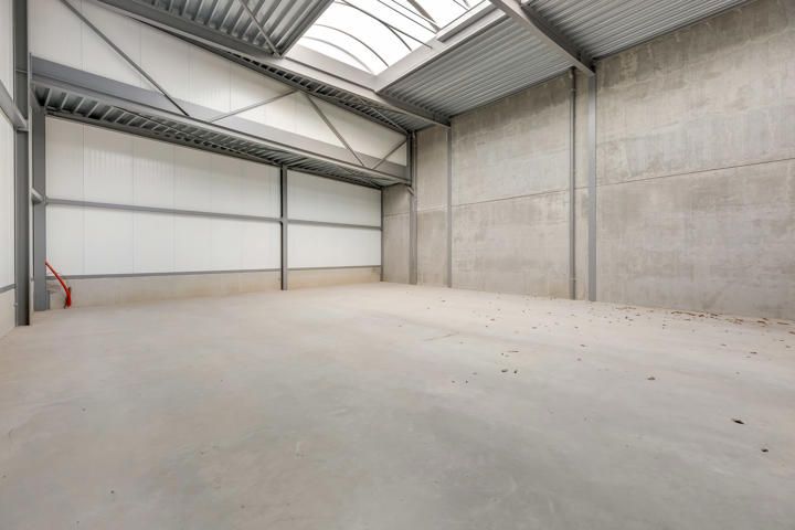 Nieuwbouw magazijn van 197,5 m² te huur nabij het centrum foto 9