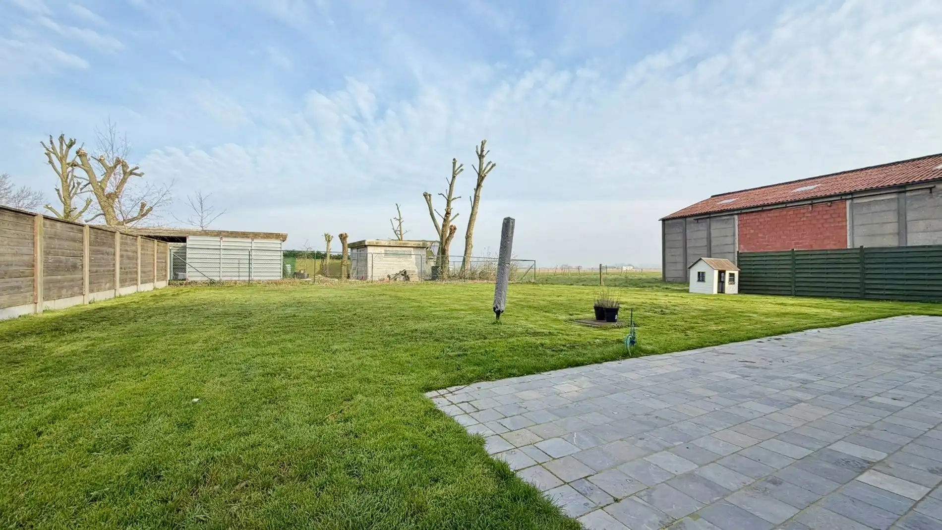 Instapklare woning op ruim perceel (880 m²) met prachtig landelijk uitzicht in Merkem foto 2