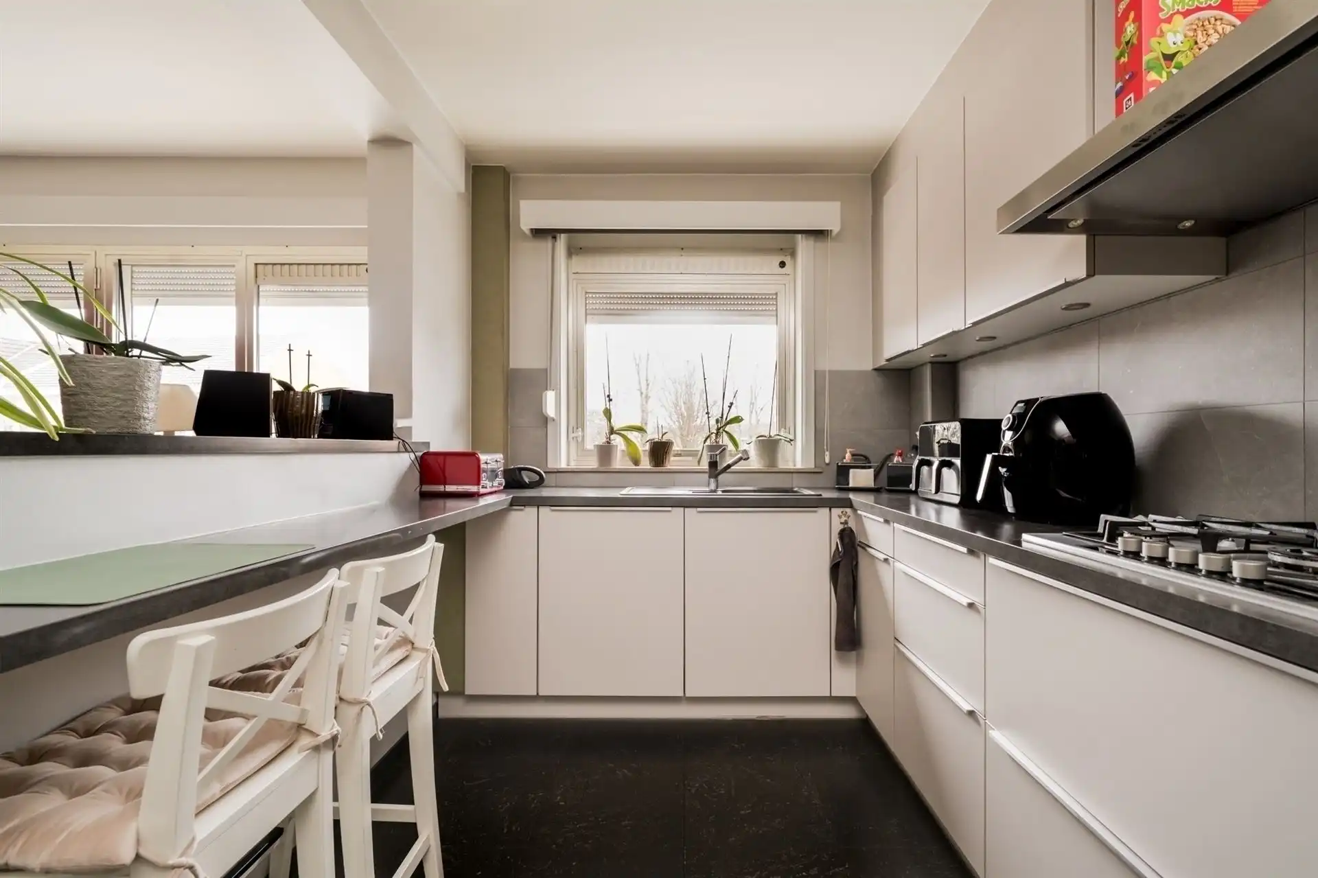 Instapklaar 2-slpk app met terras en garage (+€ 20.000) foto 8