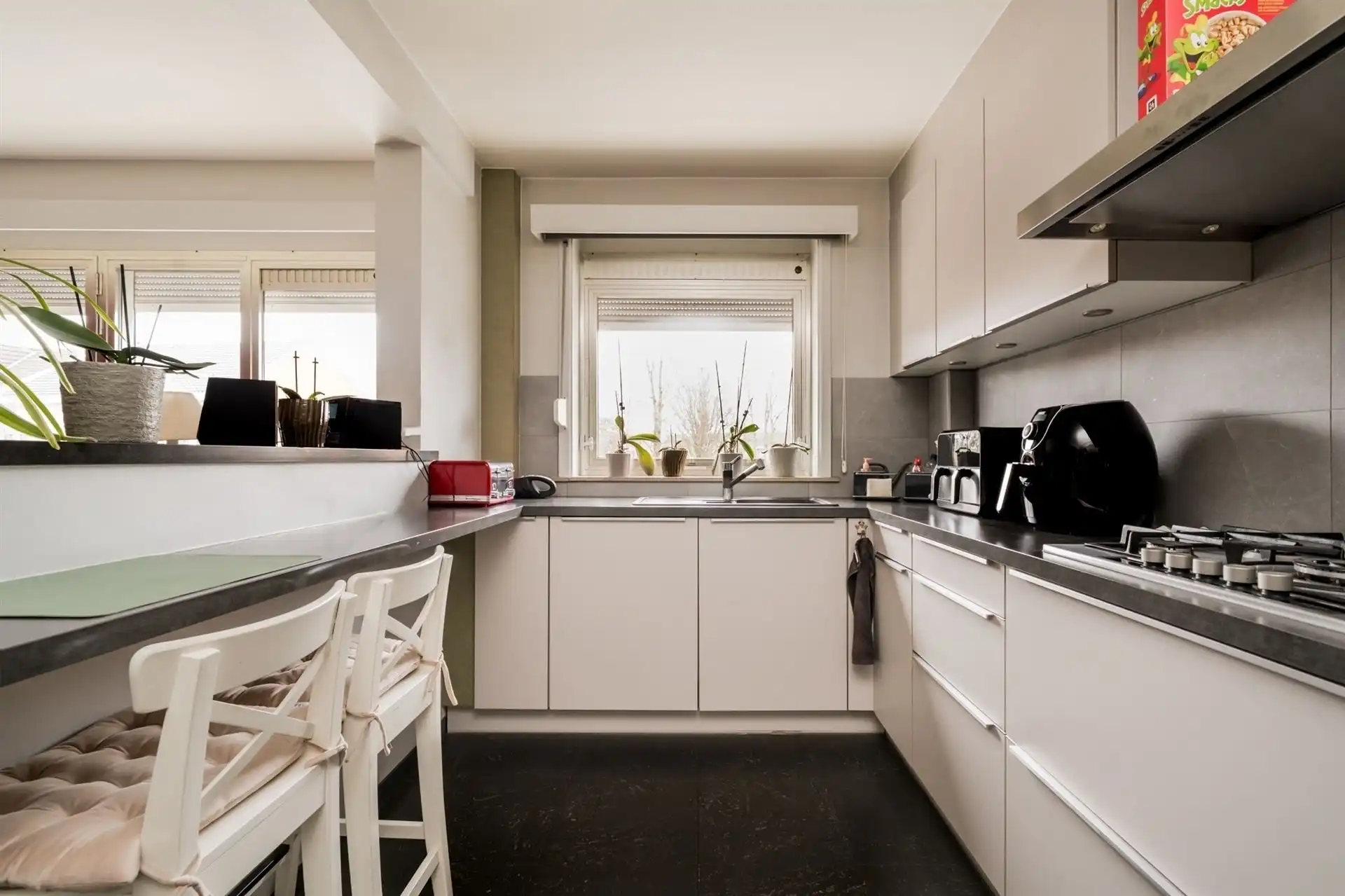 Instapklaar 2-slpk app met terras en garage (+€ 25.000) foto 8