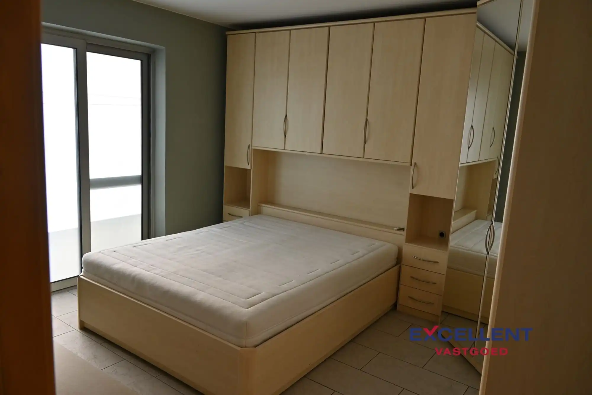 Centraal gelegen bemeubeld appartement te huur in Deinze foto 4