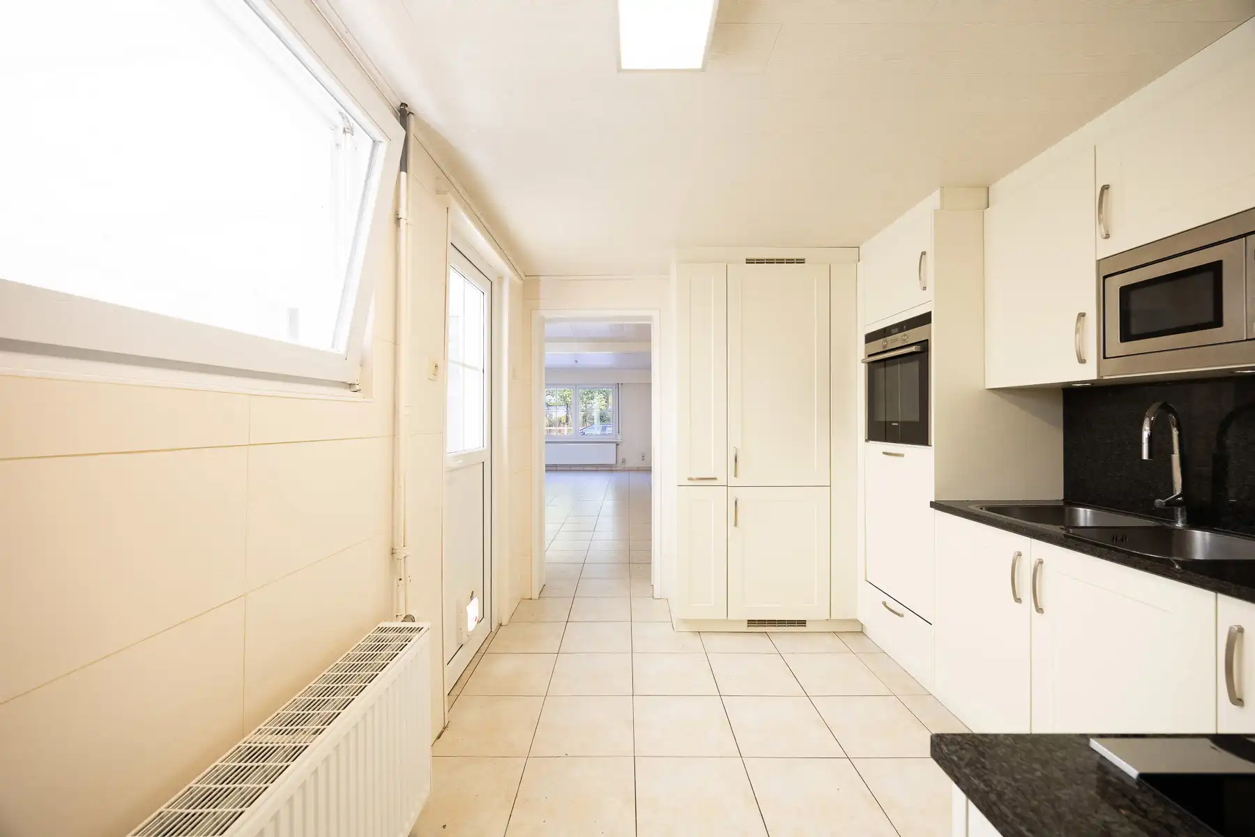 Leuke woning met grote tuin foto 11