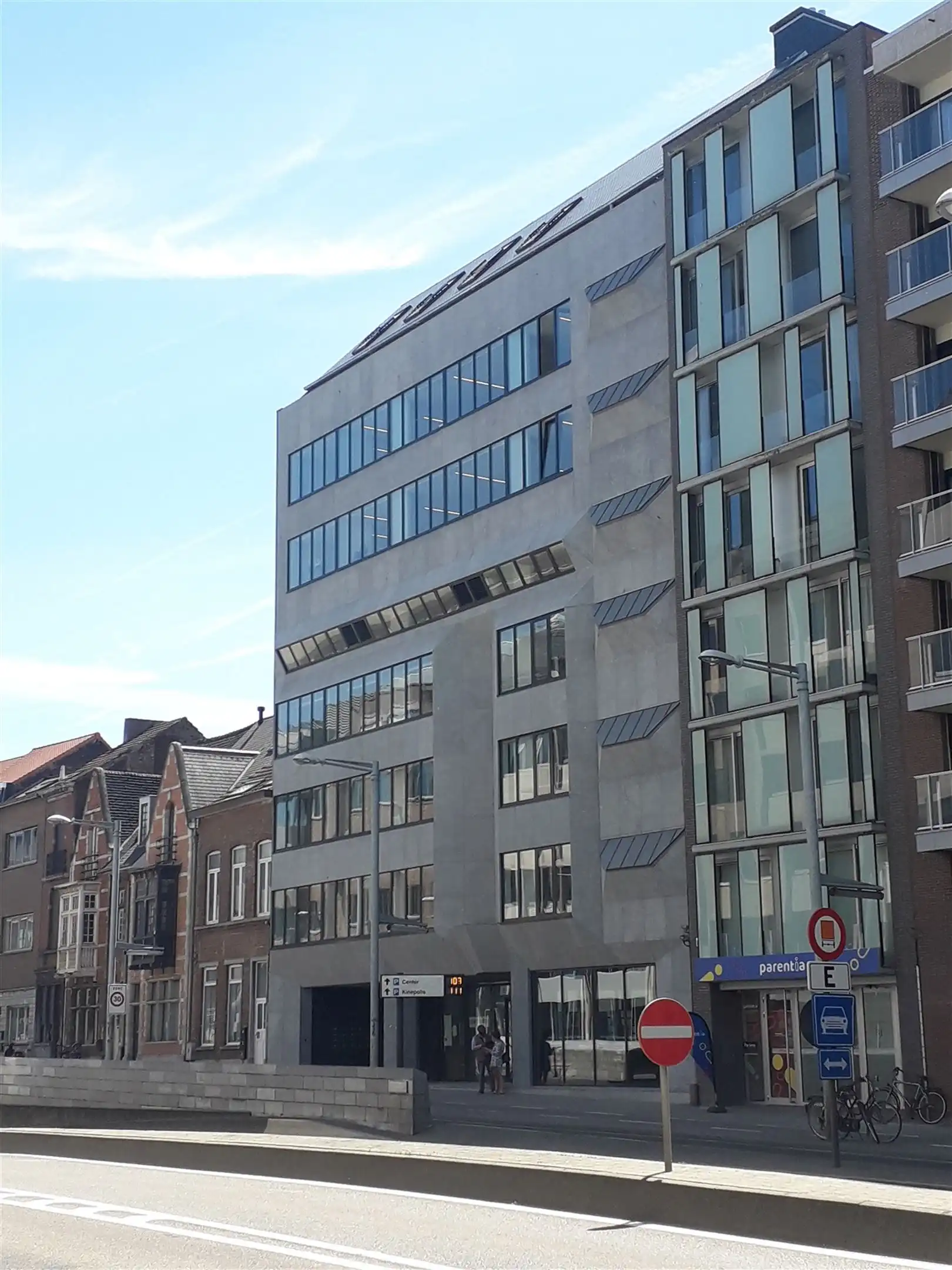 Volledig rerenoveerde kantoren te huur vanaf 150 m² foto {{pictureIndex}}