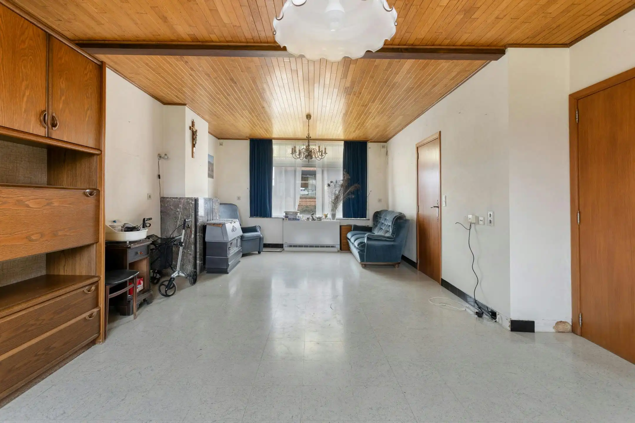 Ruime woning met tuin en garage op 380m² te Leisele. foto 3