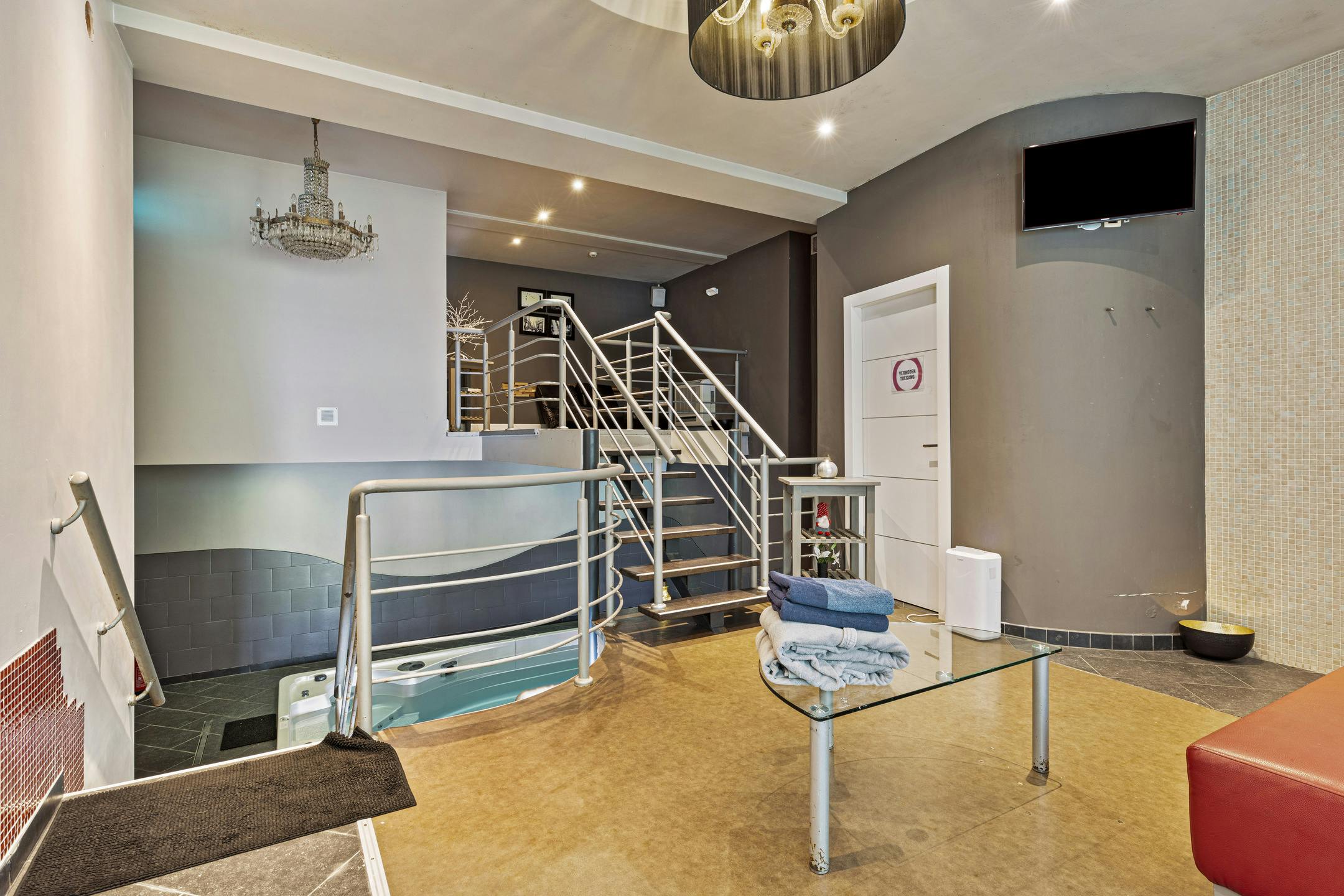 Over te nemen wellnesscentrum met 3 slaapkamer appartement foto 5