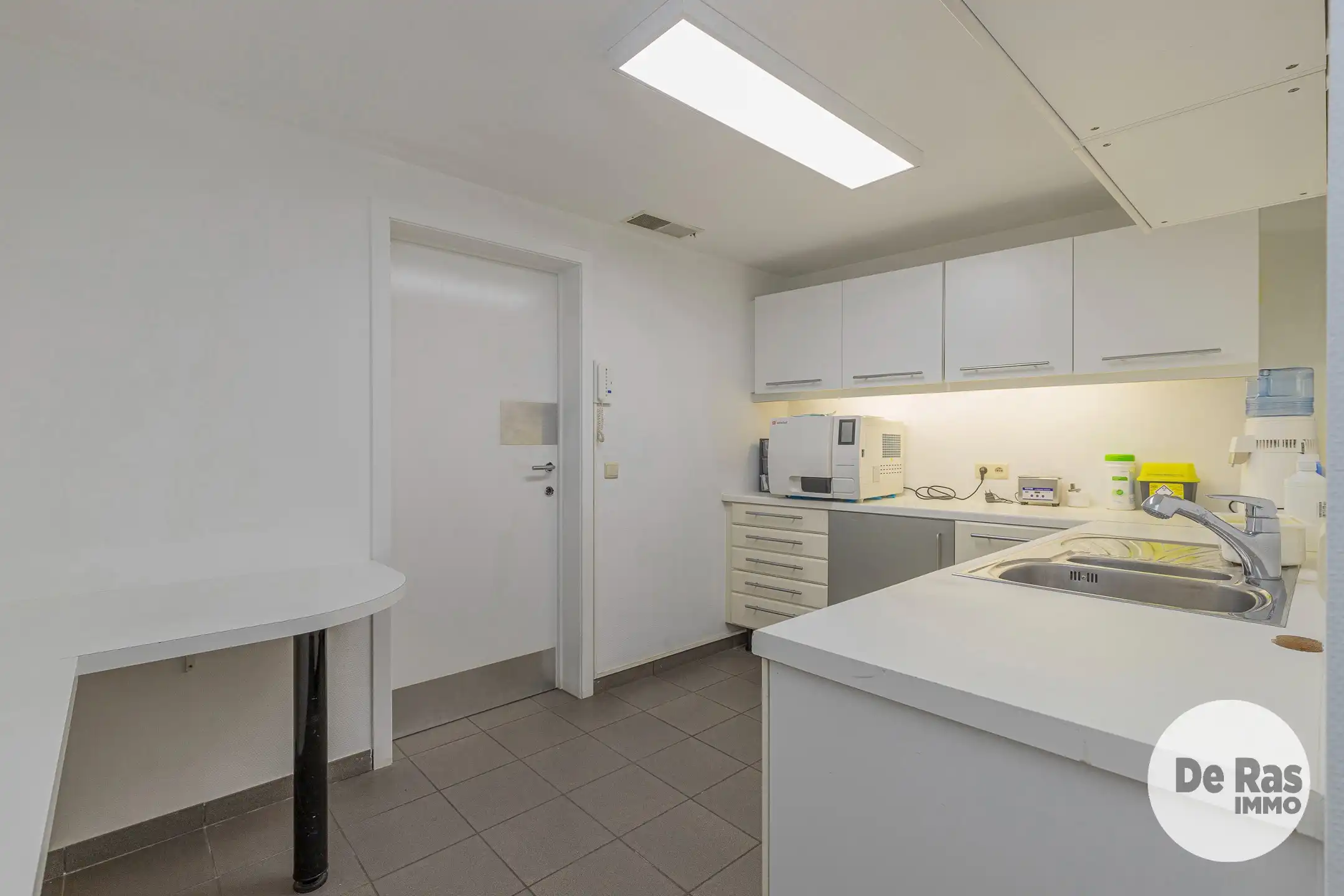 Splinternieuwe tandartspraktijk in centrum–145 m²-3 kabinetten foto 16