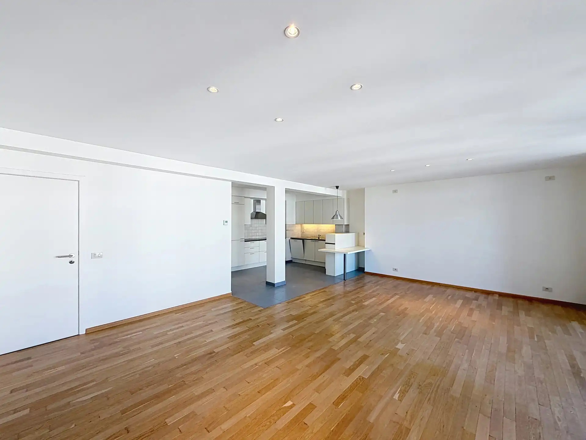 Appartement met 2 SLPK in het hooggelegen deel van St-Gillis foto 3