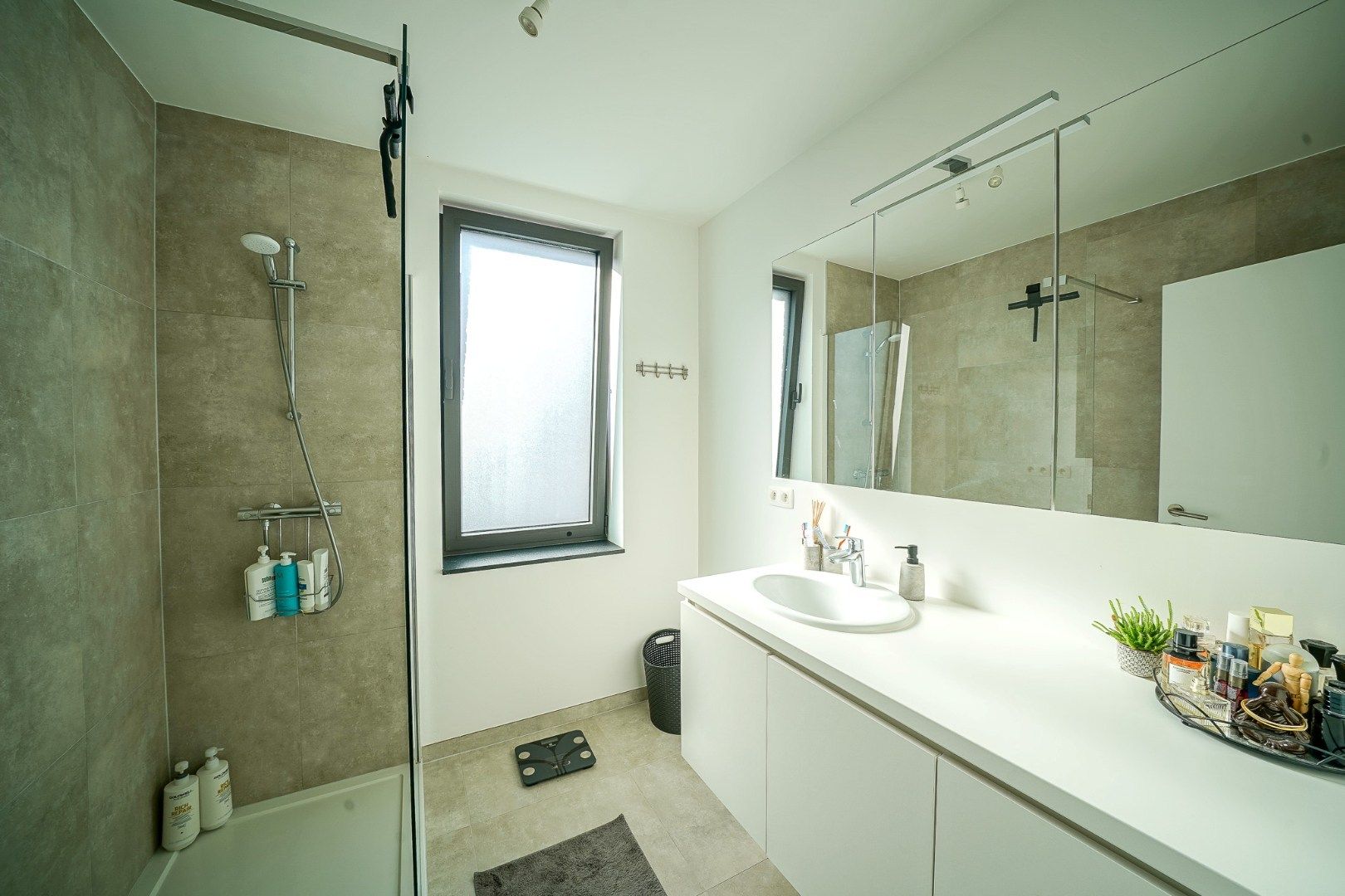 Prachtig nieuwbouwappartement te Oudenburg met 2 slaapkamers + autostaanplaats. foto 8