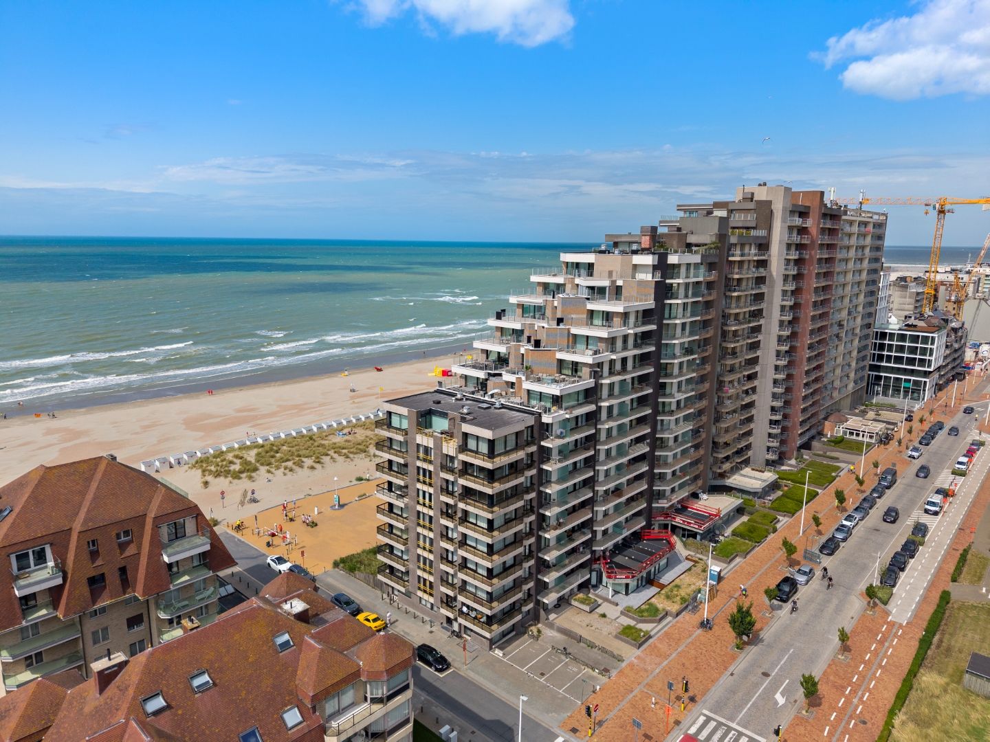 Exclusief gerenoveerd appartement met twee terrassen en zeezicht te Nieuwpoort foto {{pictureIndex}}