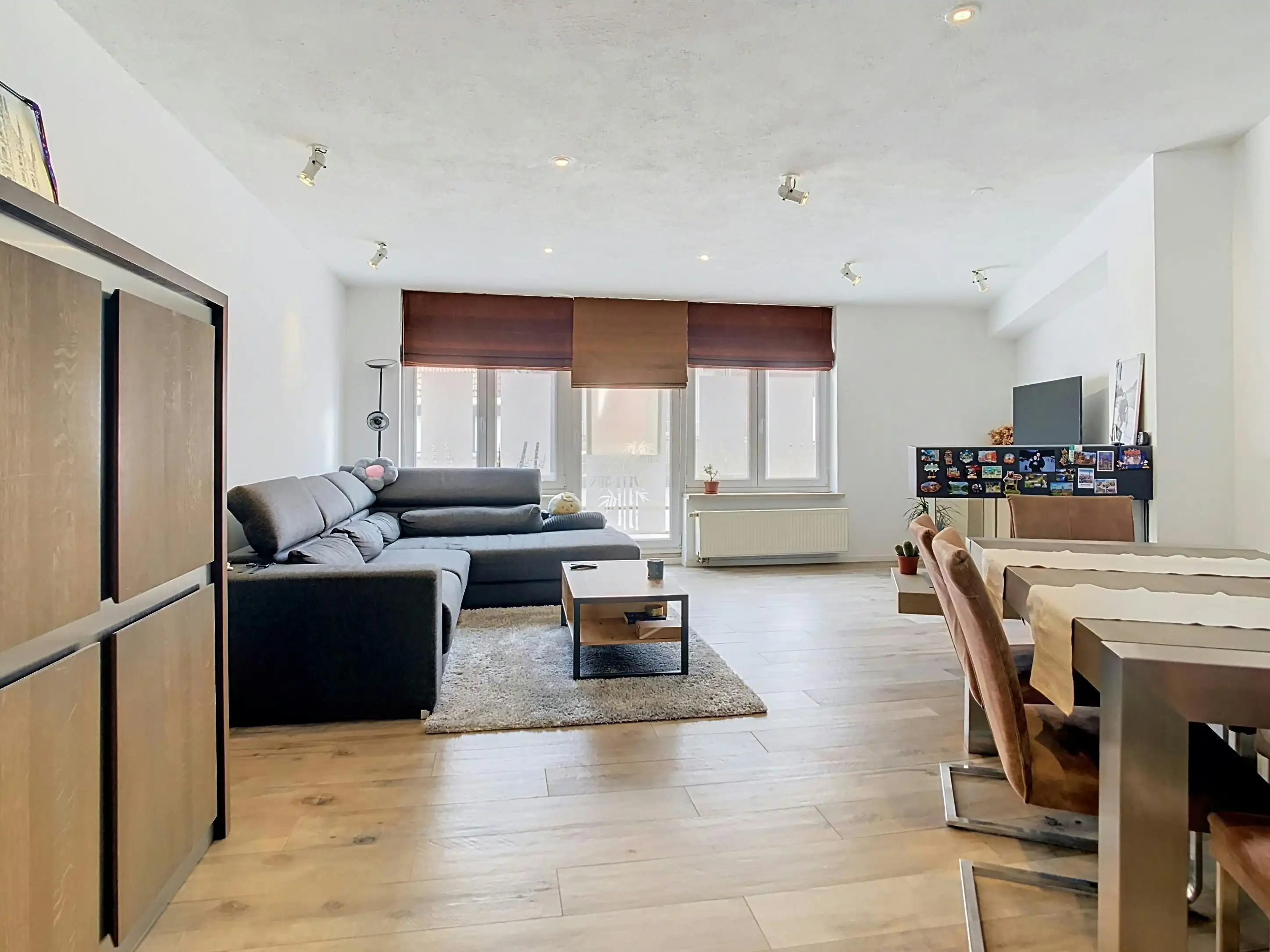 Duplex met terras en autostaanplaats te koop in Burcht foto 2