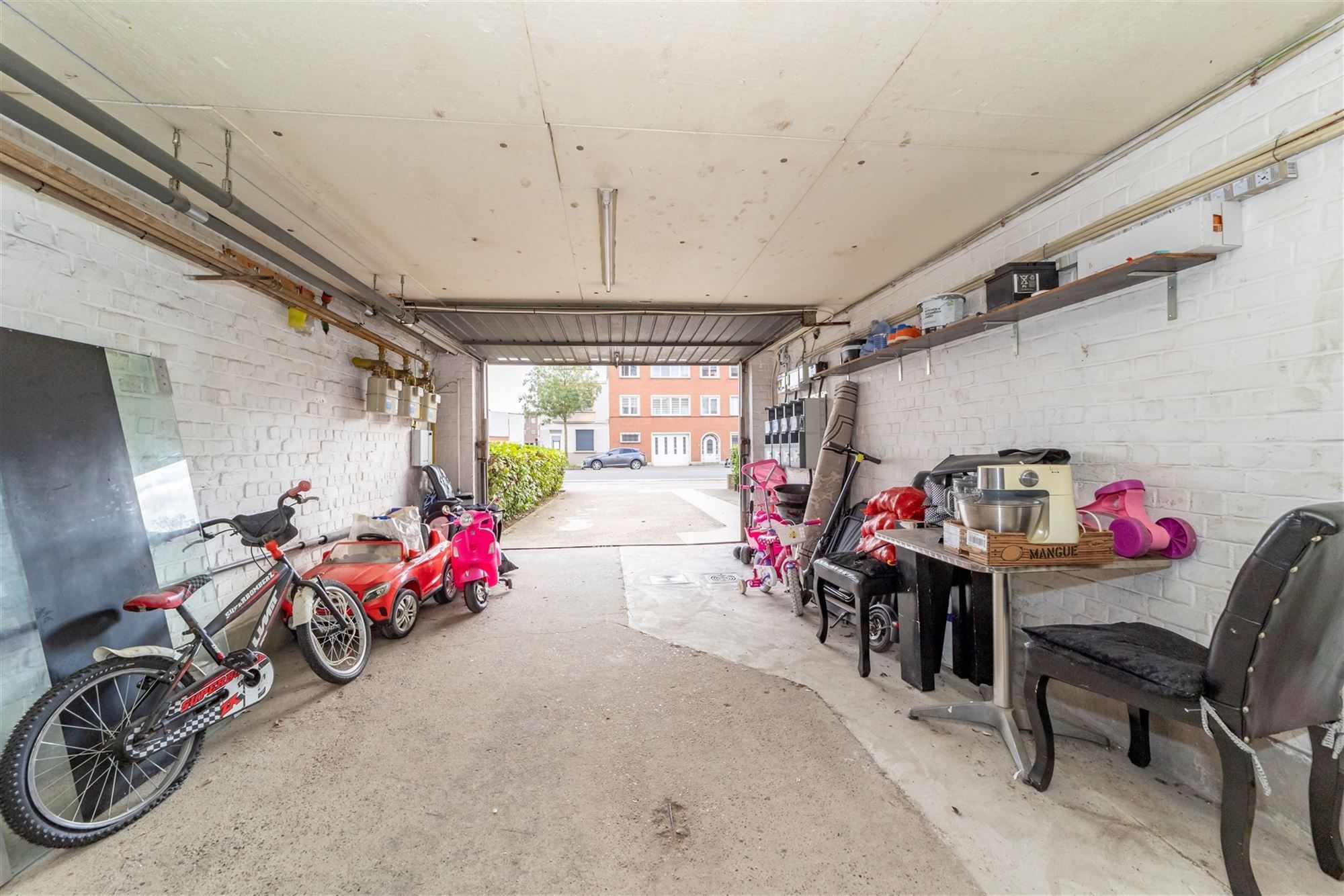 Leuk 3-slaapkamer appartement met garage foto 15