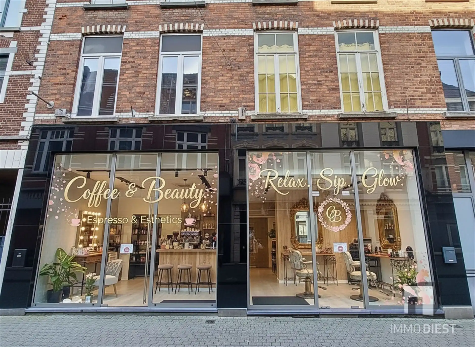 Ca. 200m² gelijkvloerse winkelruimte - uw conceptstore in het centrum van Diest foto {{pictureIndex}}