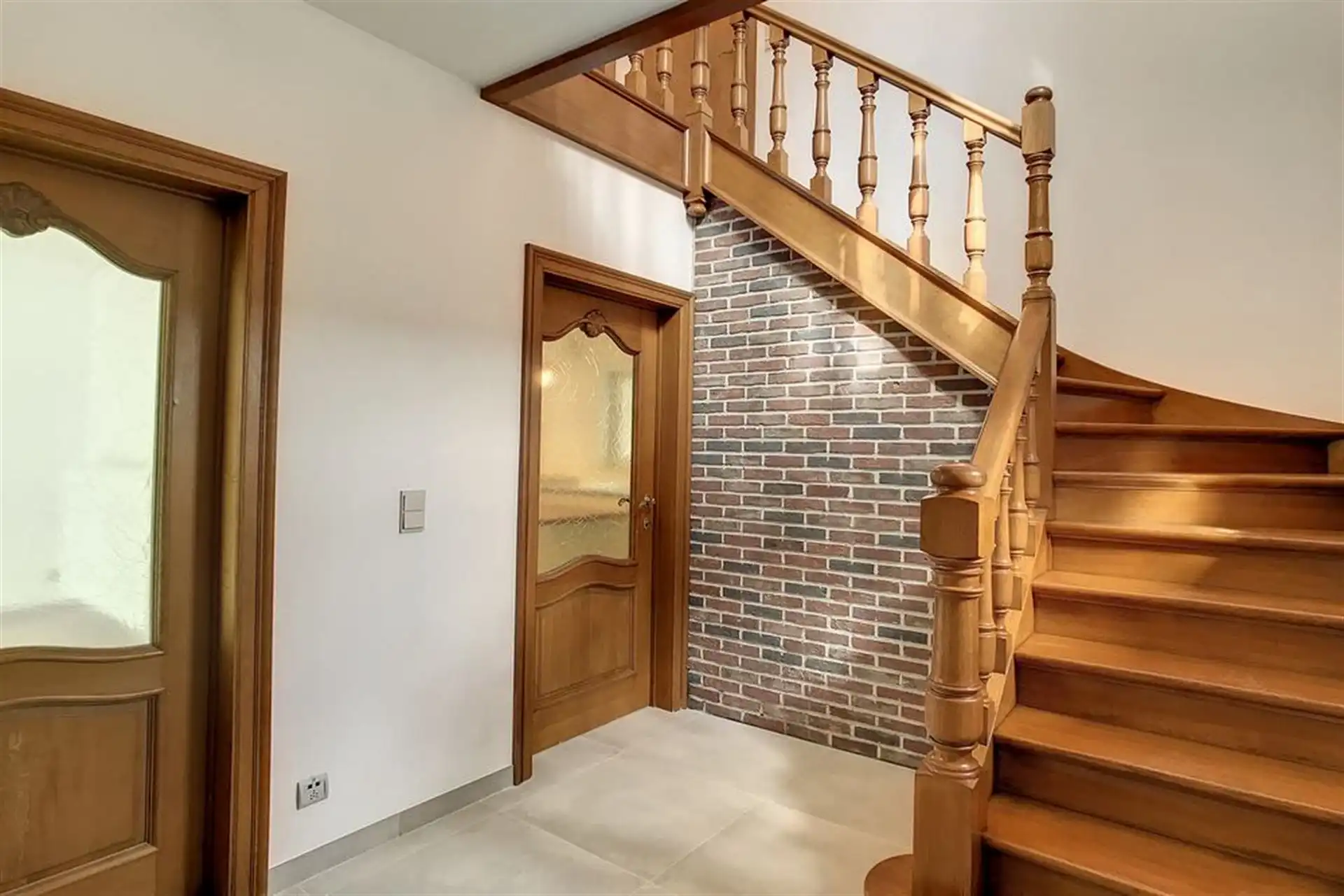 Instapklare half-open bebouwing met 3 slaapkamers en tuin foto 15