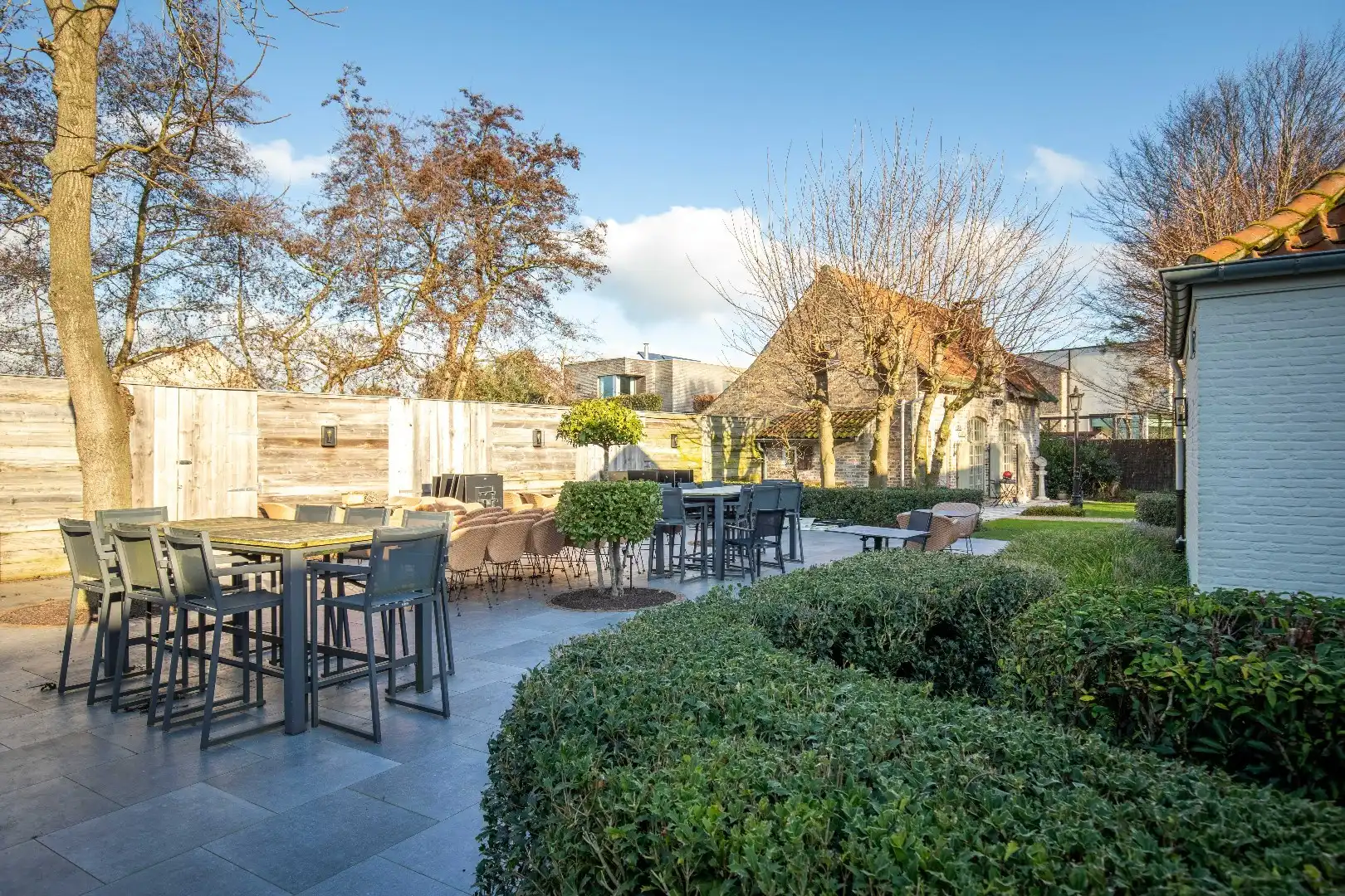 Luxe horecazaak met woonst, parking, terrassen en bureel te Oostduinkerke. foto 19