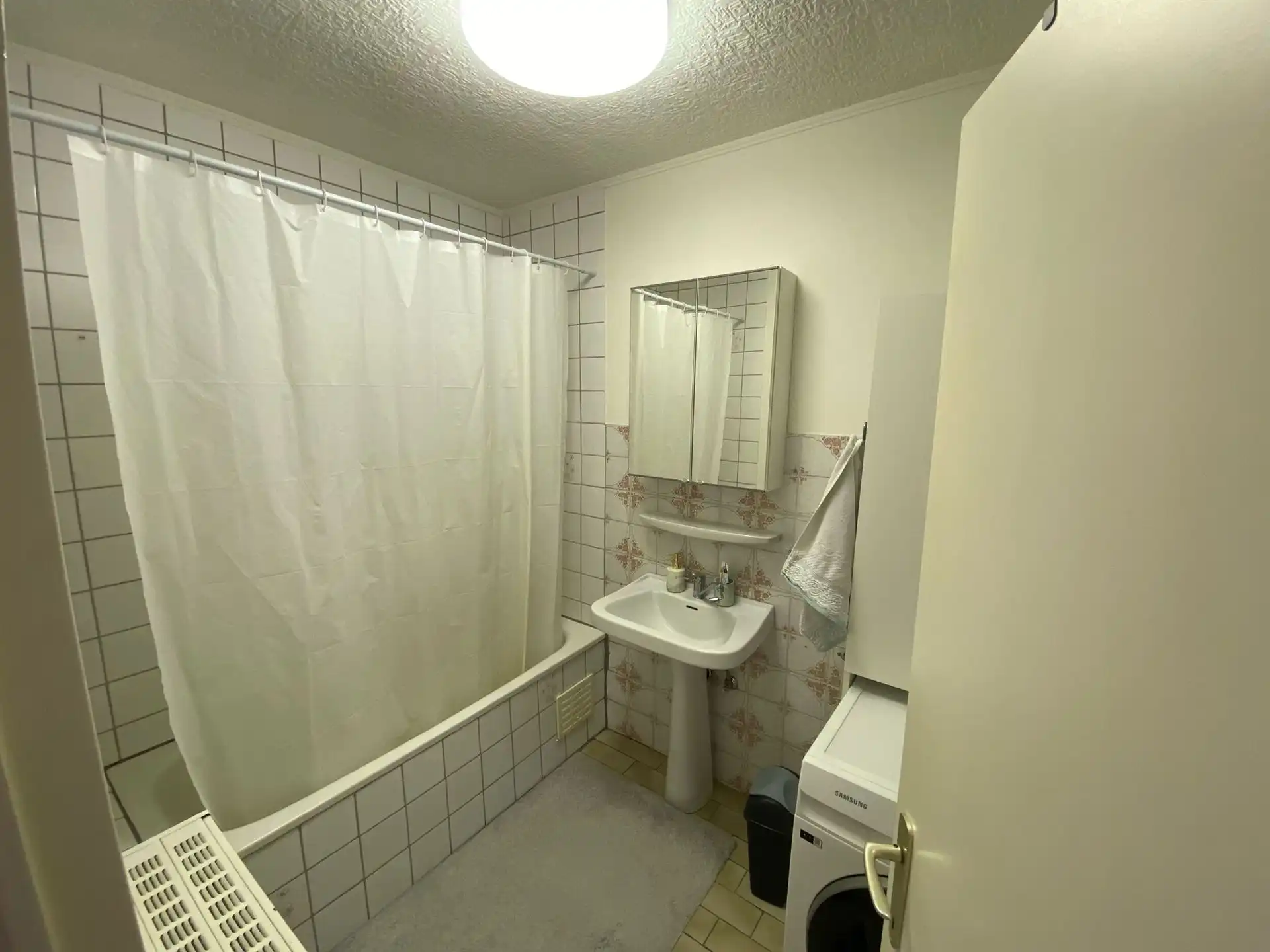 rustig gelegen 2 slpk-appartement met terras en garage foto 5