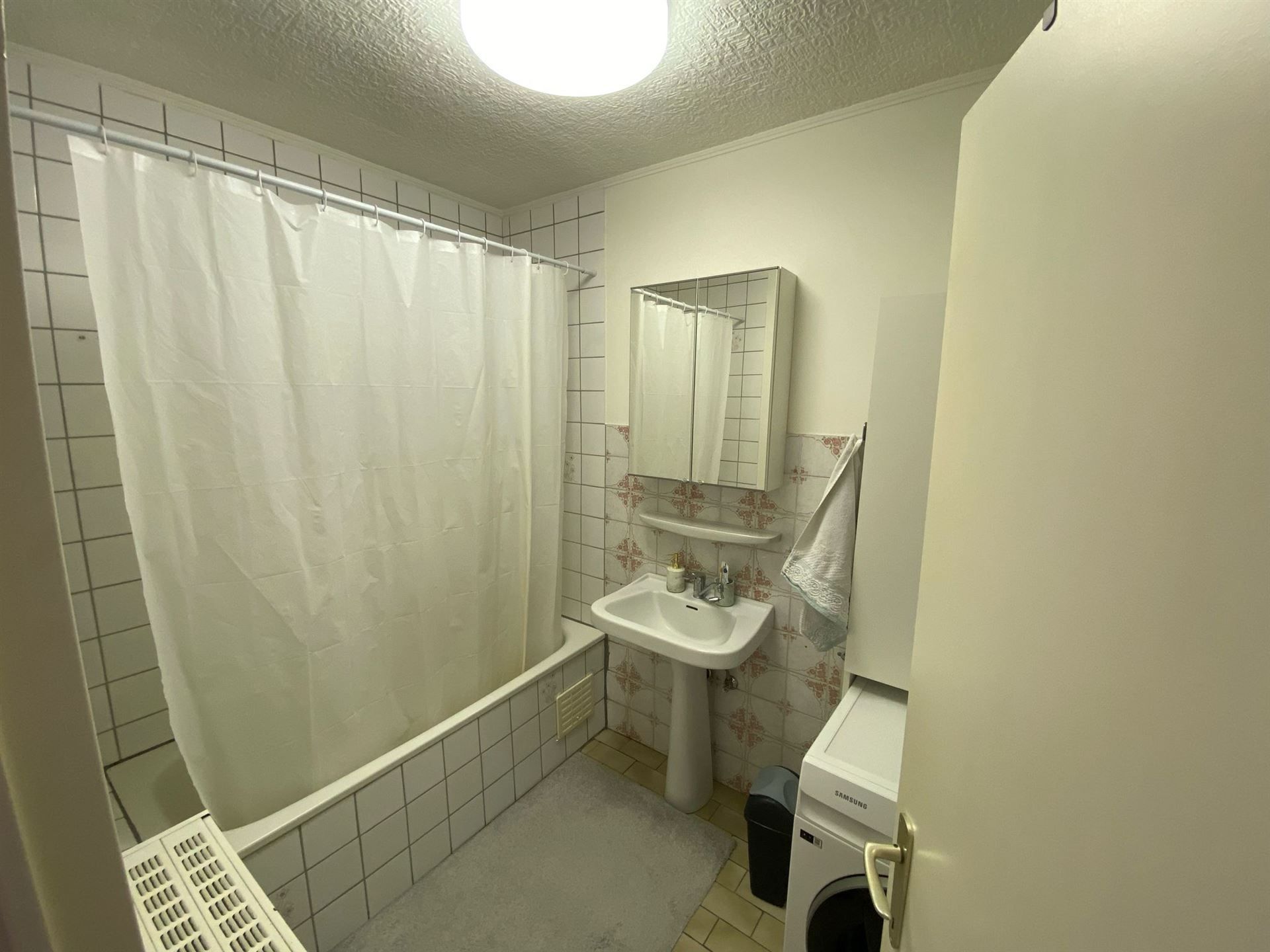 rustig gelegen 2 slpk-appartement met terras en garage foto 5