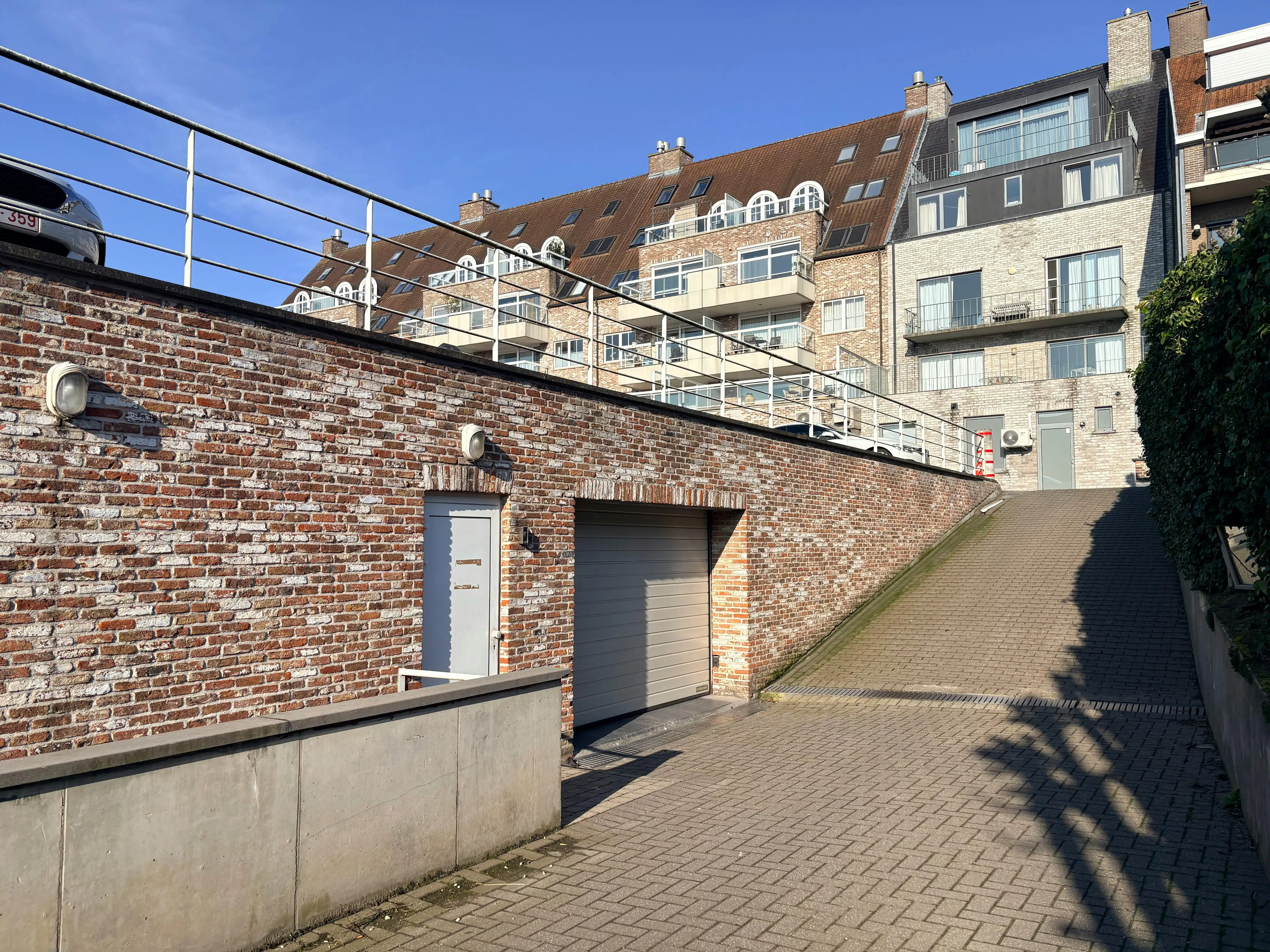 Garagebox te koop nabij centrum Waregem foto {{pictureIndex}}
