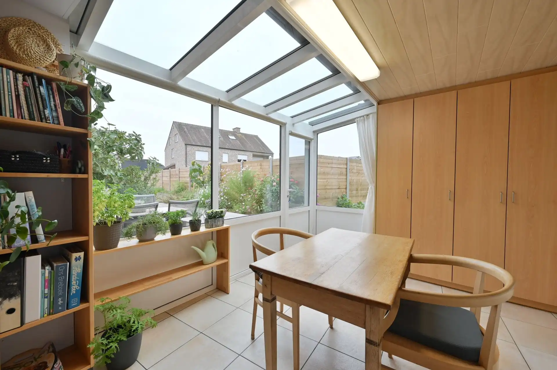 Karaktervolle woning met 4 slpks en prachtige tuin op een toplocatie foto 18