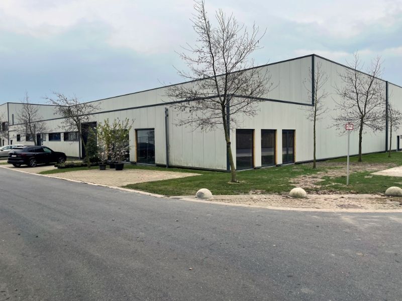 KMO-unit te koop foto {{pictureIndex}}