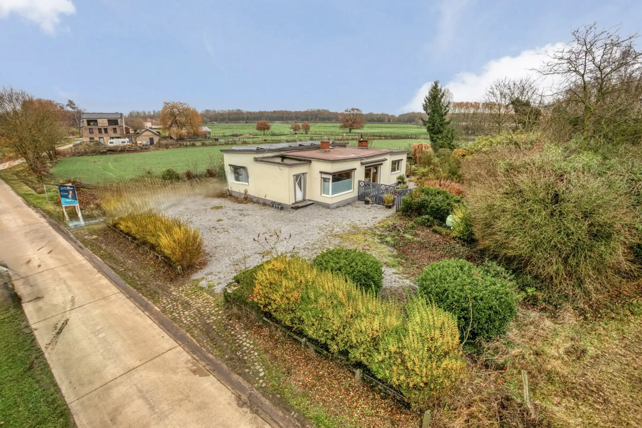 Uniek rustig gelegen woning met 3 slaapkamers en garage foto {{pictureIndex}}